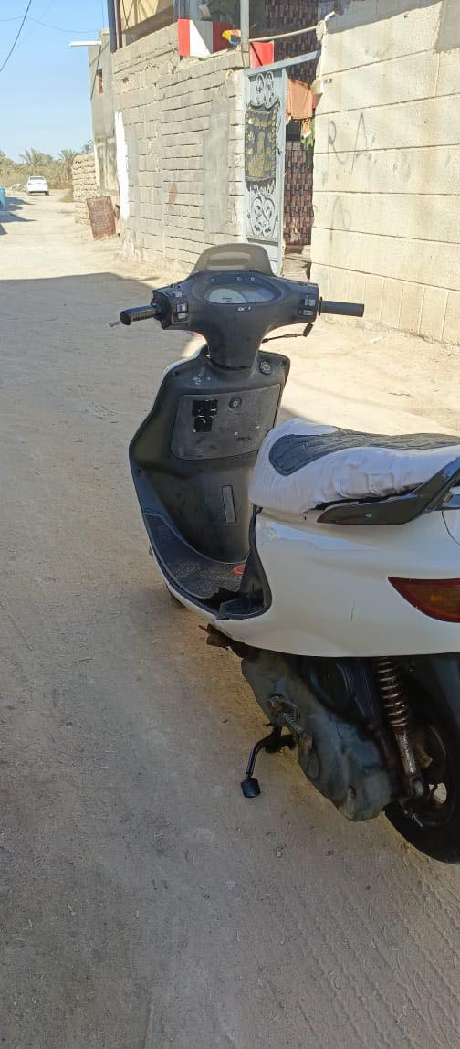 دراجه فراشه جديده جاهزه من كلشي دراجه بلاديه كله شغاله فحل بلاد اشاير سلف دبلات مكينه خرسه مامفتوحه شلعه معدل فولل سعر 400 دراجه نضيفه بمعنه لكلمه ***********
