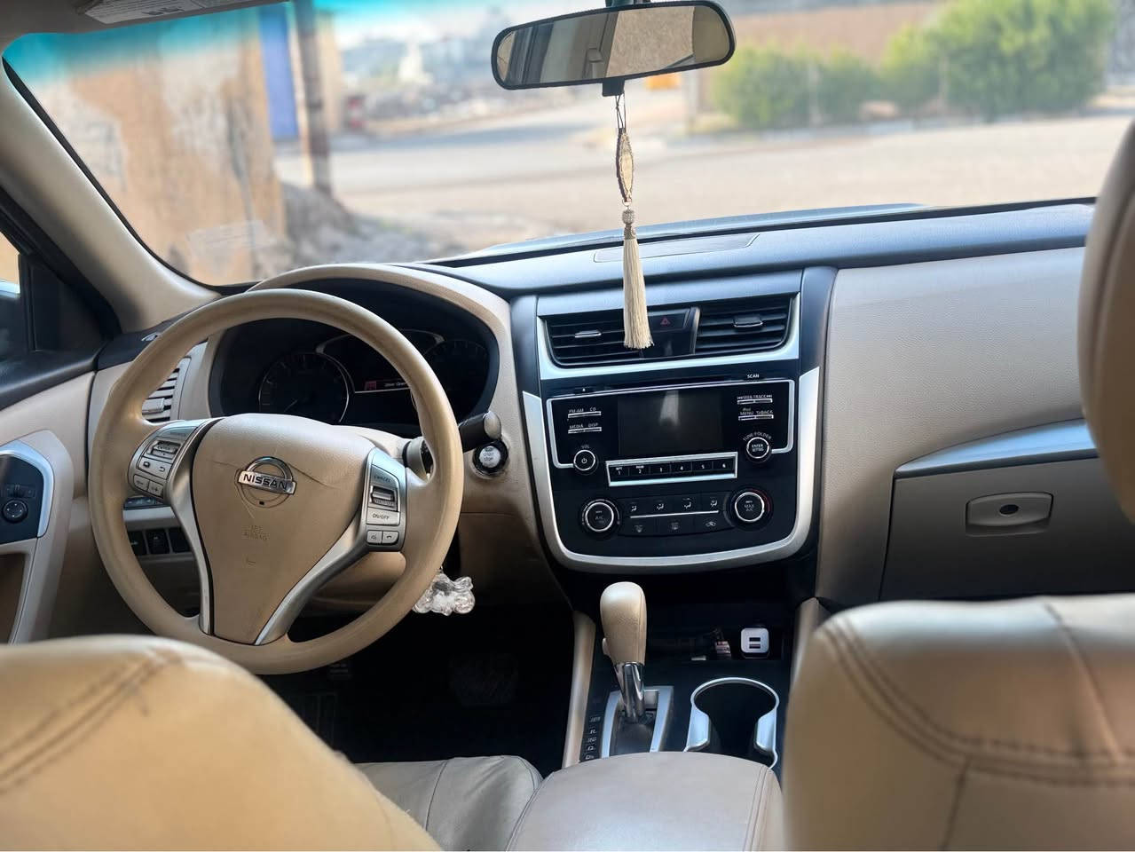 نيسان التيما 2017 s  سيارة وارد امريكي داخل بيجي مميز تشغيل بصمه تشغيل عن بعد سنتر لوك بابين بصمه تحكم استيرن جهتين تثبيت سرعه لون اسود اربع تيرات جدد صدر جديد كير بي براد الضرر باب سكن تجاري بدون ضربه جاملغ سكن و بونيد ضربتها بسيطه بدنة السكن بس بدون شواصي بدون دواخل السيارة رقم كركوك مشروع وطني جديدة ل ٢٠٢٧
*********** كركوك, العراق
