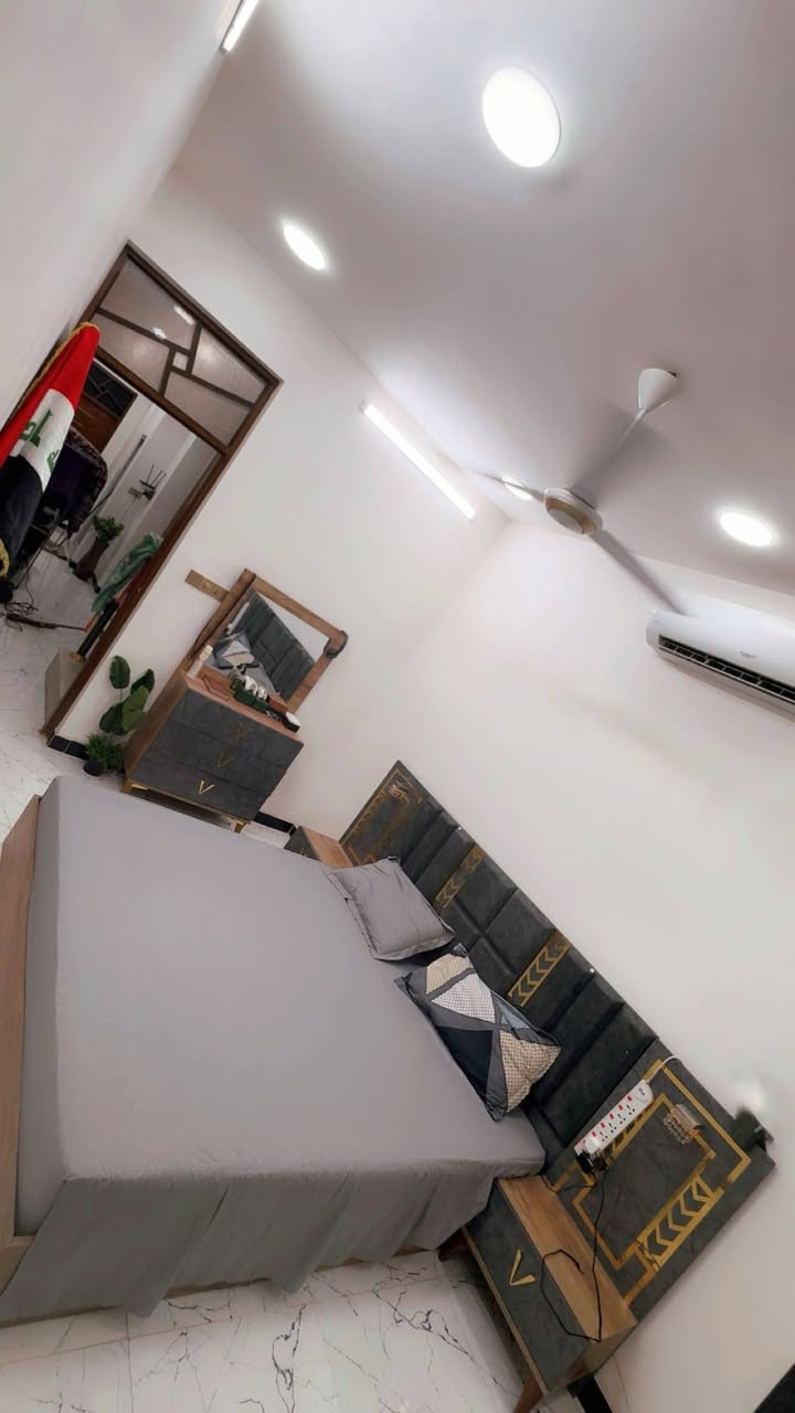 السلام عليكم عندي هاي الغرفة للبيع 5 قطع غرفة تركيه نضافتها 100/90 مثل ما موضح بلصور مكاني بغداد الشعب السعر والاستفسار على هذا الرقم ***********
