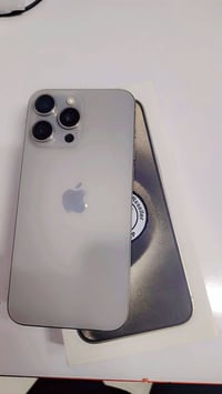 ايفون  15 برو ماكس شرق اوسط بطاريه 87 مكفول كامله ملحقاته  07732213619...