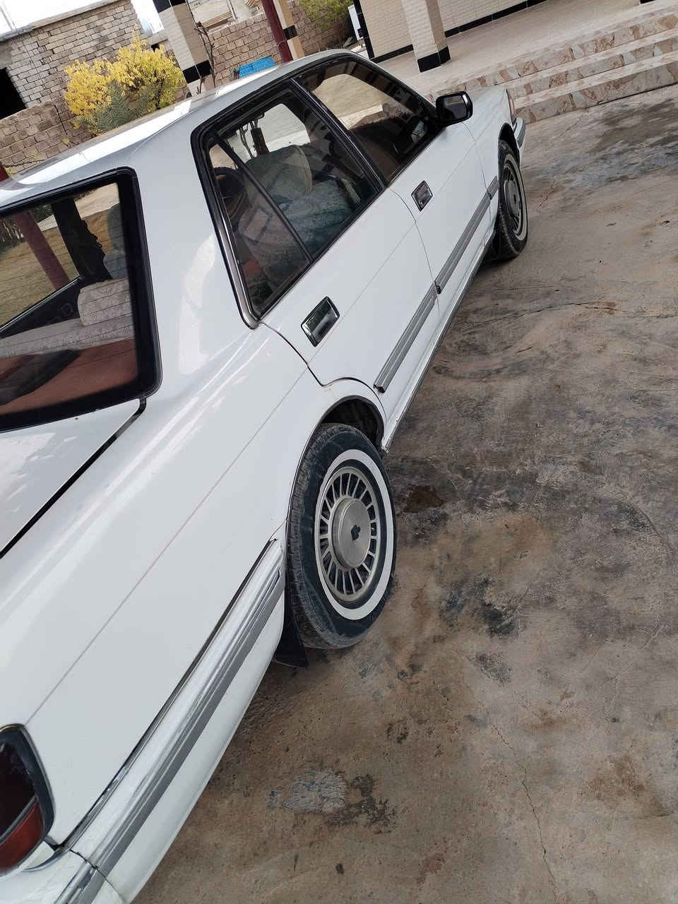 سيدان موديل 90 رقم نينوى شرط التحويل سنويه جديده بيها صبغ مكان قليل جدا طخم تواير جديد محرك كير شرط صدر جديد سياره مال جناي السعر 65 وبيها مجال   ***********
