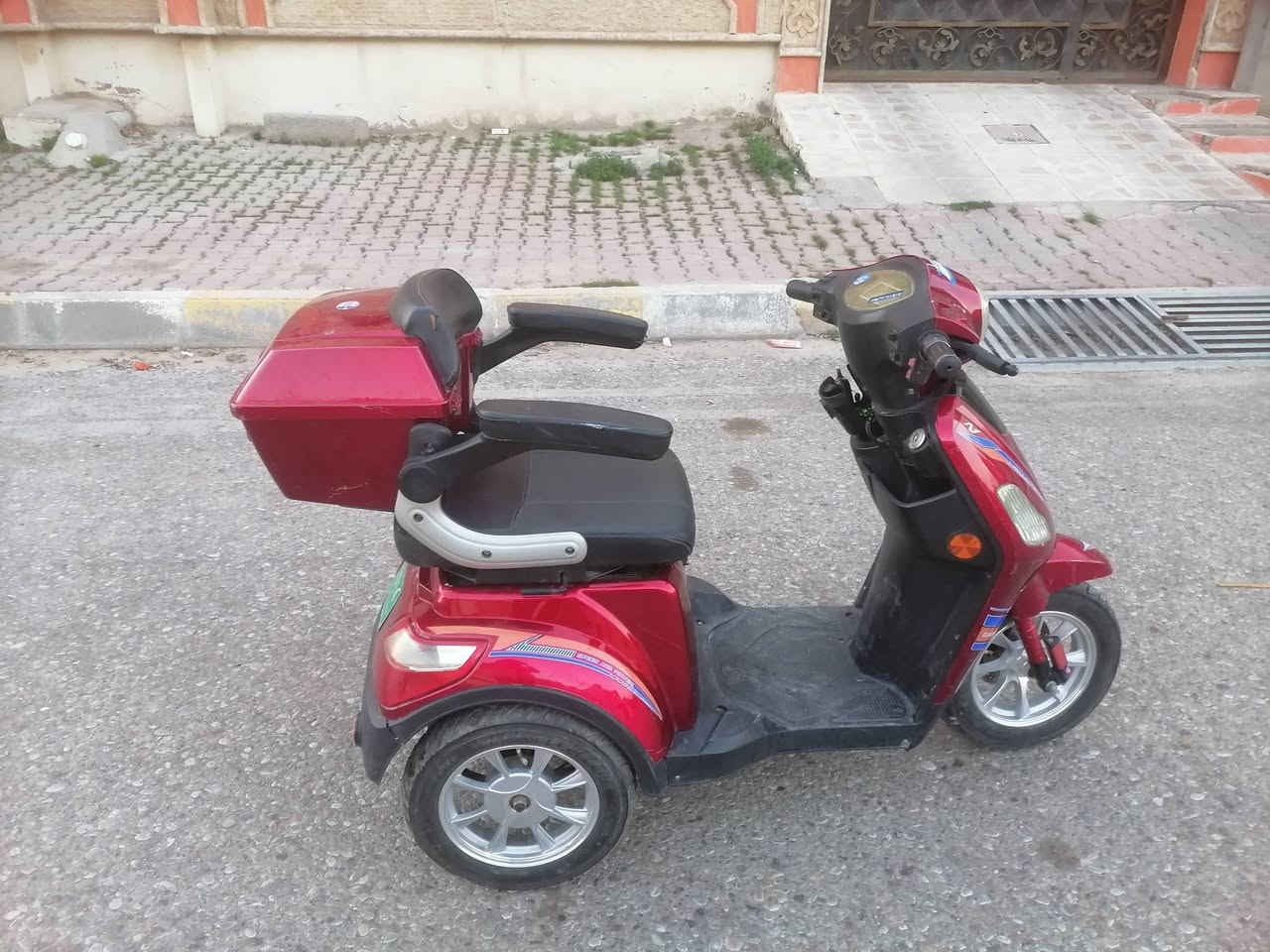 السلام عليكم
دراجه شحن ٣ تايرات جديده مستعمله أقل من شهر وصل الضمان موجود اخو الجديد اي عيب مابيها 4بطاريات دبل32امبير جدد 3سرعات سرعتها الكليه 60 اي عيب مابيها وضع شركه السعر850وبيها مجال العنوان كركوك حي عدن رقم الهاتف ***********
