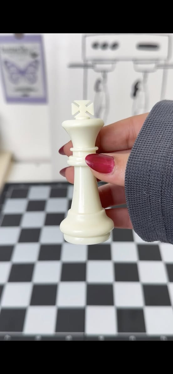 من رخصة الادمن /شطرنج سعره 26والتوصيل3الاف لكل محافظات العراق

♟️ لعبة الشطرنج المغناطيسية القابلة للطي

اختبر ذكاءك واستمتع بتحدي ممتع مع أصدقائك أو العائلة!

تصميم مغناطيسي يحافظ على ثبات القطع أثناء اللعب 🔥

يمكن طي الرقعة لتتحول إلى علبة أنيقة لتخزين القطع 🎁

تتوفر بلونين فاخرين (ذهبيفضي) أو (أبيضأسود).

والنسخة البيضاء والسوداء تأتي مع لعبة الداما لمتعة مزدوجة 🎯

لعبة فخمة تجمع بين الترفيه والتفكير الاستراتيجي في آنٍ واحد ✅


**إذا كنت صاحب هذا الإعلان وتريد حذفه لأي سبب، رجاءا أرسل رسالة إلى الدعم الفني**