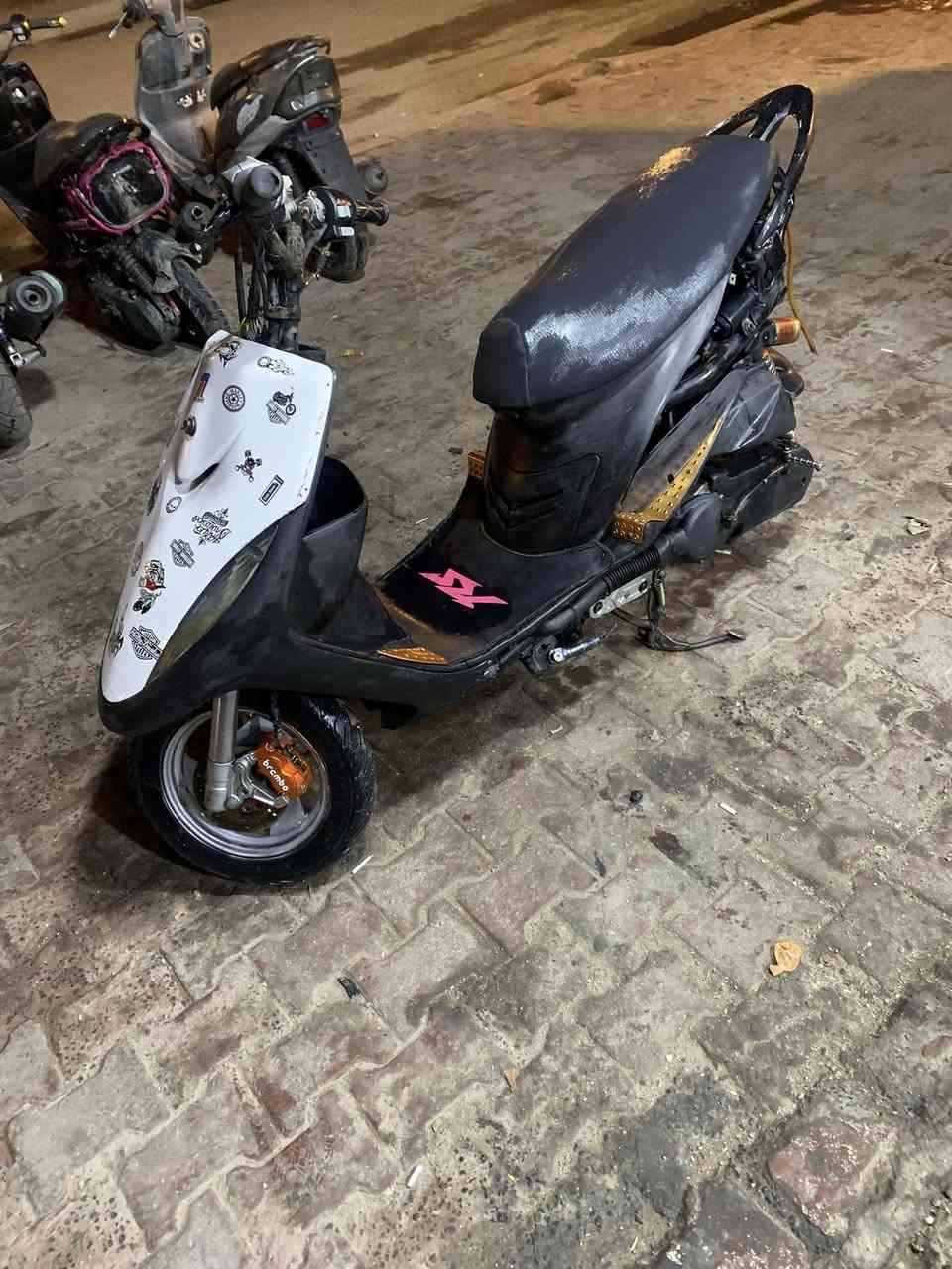 سلام عليكم ماكس عدله مال لعب دراجه رمبه وفصخته بيها غراض حلوه مكينه ٥٥ مكينه خرسه لأصوت ولانضوح ولا دخان دراجه عوزها كلج خلفي وباتري فقط جاهزه من كلشي كهربائيات كلهن شغاله ونصبتها احلا من الصور بهواي شراي اتصل سعرها مناسب ***********
