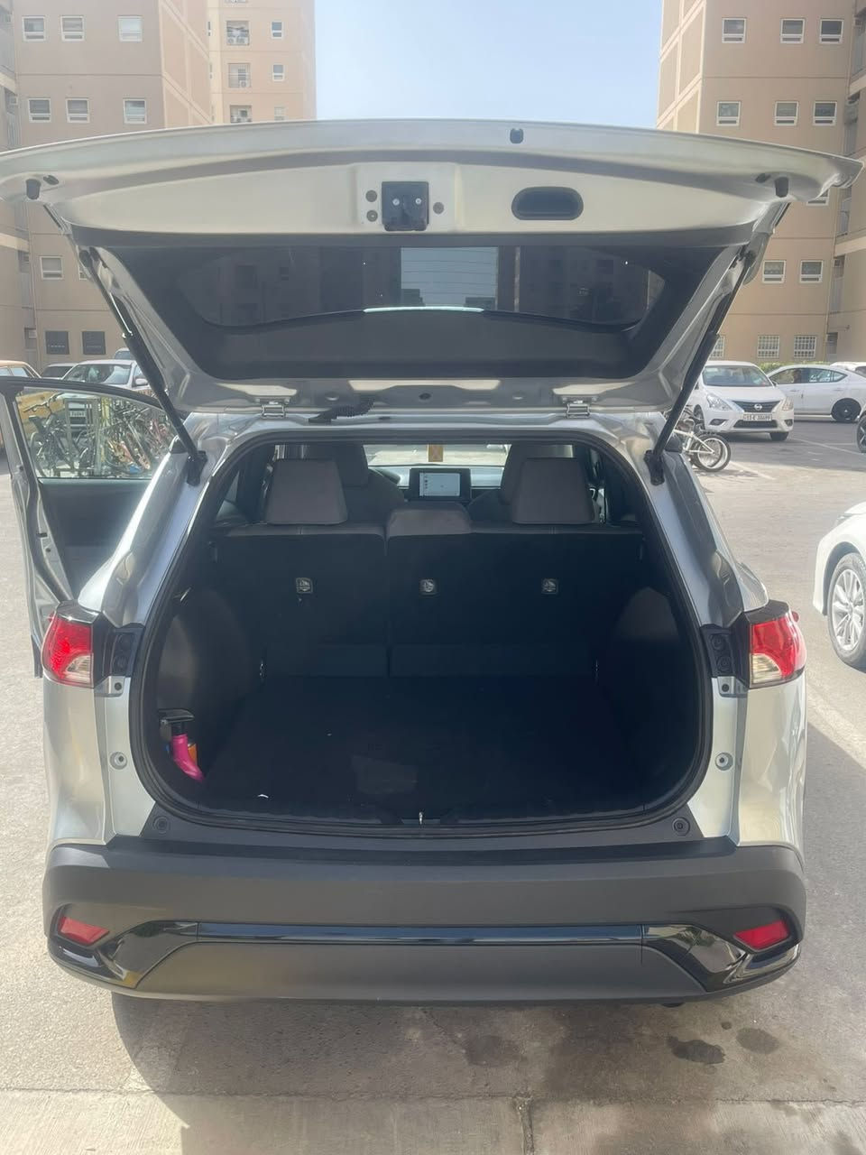 كورولا كروز موديل 2025 وارد أمريكي 🇺🇸 
هايبرد مكينة 2000 

حادثها طخات بالبيبان ونصبغن فقط يعني بيها أربعة قطع صبغ فقط 

فول مواصفات بصمة تحكم استيرن رادارات نظام توقف ذاتي وماشية 4000 

السعر 157 وبيها شي بسيط جدا مكاني بغداد الجديده

***********
