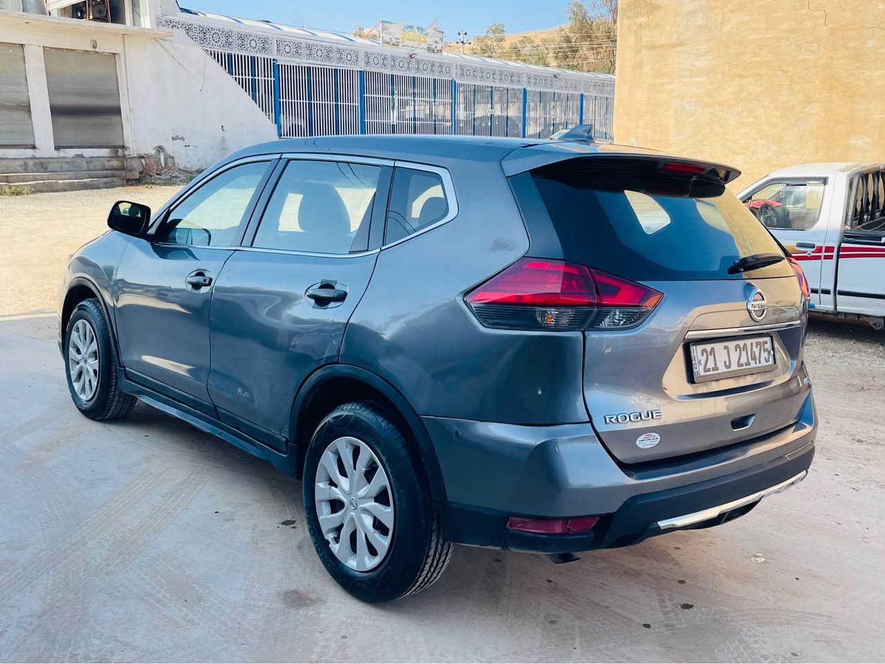 ***********
نیسان رۆگ 2017 گیرومکینە و تە   بریت و تە قە ورە قە بە شەرت ٤تایە ویلی نویە سە نە ویتازە یە هە زە یتازە  یە رە قە م یتازە یە سە یارە کە حیزام بویاخە پیش و پشتی دە عمی نیە بە س چامرغه كي دواوه ي لا ي سايه  ق ليدراني هه يه له گه ل ناو ده رگاي پيشه وه لا ي سايه ق ليداني هه يه  سه ياره كه زور خاوينه  زور بي كيشه يه 
130گه لا و كه ميك مه جال  
تيبيني : سه ياره كه ئيمن نيه ئه و ره قه مه ئي ساحيبيتي ته له فون بو ئه و ره قه مه بكه كويسينجاك, أربيل
