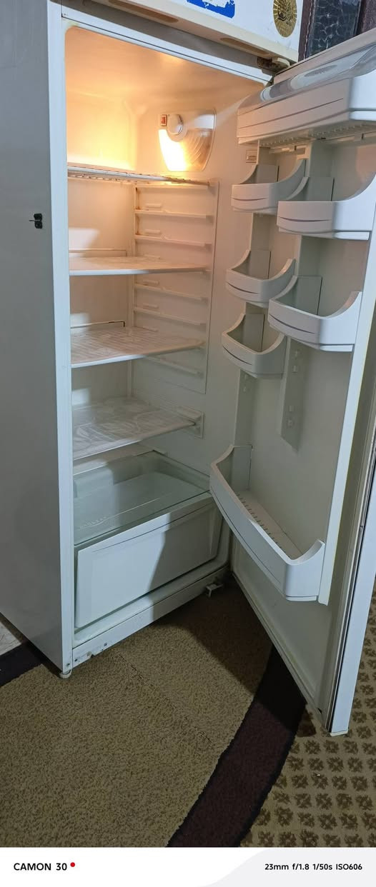 السلام عليكم ثلاجه للبيع اي عيب ما بيها سعر 150 وبيها مجال عنوان حي العسكري الاتصال *********** كركوك, العراق
