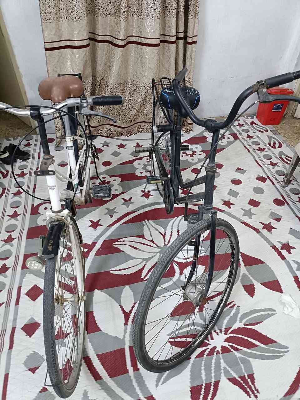 بايسكلات للبيع
ابيض و اسود 

حجم الأسود 27 

والأبيض 26 اعتقد 

نضاف وكلشي مابيهن


**إذا كنت صاحب هذا الإعلان وتريد حذفه لأي سبب، رجاءا أرسل رسالة إلى الدعم الفني**