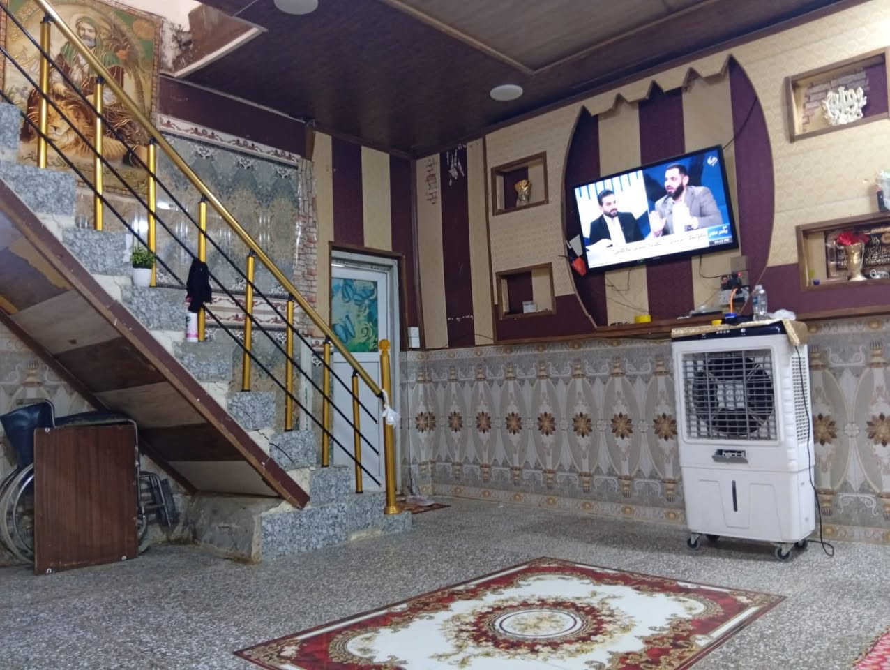 عقار على شارع تجاري بيت طابقين عكاده استقبال وصاله ومطبخ وصحيات والطابق الثاني غرفتين المساحه ٦٠متر الجديده الرابعه قرب مدرسة التهذيب للتواصل مكتب ابو سيف الجبوري للوساطة العقارية ***********/***********
