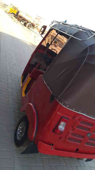 رقمه. قادسيه 18
مكاني واسط قضاء الصويره 

***********
سعره 4200وبيه مجال 
معمره تعمير كامل تجفيت جديد شركه ظفاير. جدد زنون كهربائيات كله شغال قمجيات جدد صدر جديد ماشه وفج  بريك بلمكان
