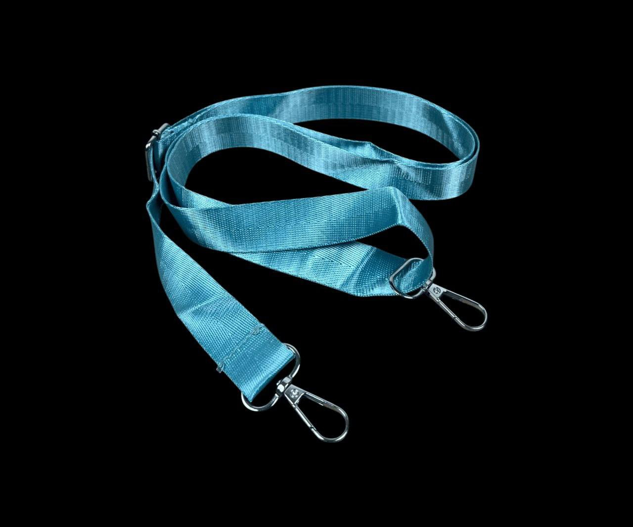 ✨ جنطة نسائية كاجوال متعددة الجيوب – مقاومة للماء ✨
الأناقة والعملية في جنطة وحدة 💖 مناسبة لكل يوم وكل مشوار!
👜 الاستخدامات
✔️ مثالية للدوام، الجامعة، العمل، والتسوق
✔️ رائعة للرحلات القصيرة وتنظيم الأغراض
✔️ تناسب البنات والشابات بحجمها العملي
✔️ خفيفة ومريحة للمشي والسفر ✈️🚶‍♀️
🌟 المميزات
💧 خامة نايلون خفيفة ومقاومة للماء تحمي أغراضك من الغبار والرطوبة
🧷 عدة جيوب عملية لتنظيم أفضل:
جيب أمامي بغطاء فليب
جيوب بسحاب مزدوج لسهولة الترتيب
جيب داخلي صغير للنقود والمفاتيح 🔑💵
🔩 سحابات معدنية قوية وسهلة الحركة
🔗 حلقات معدنية (D-Rings) لإضافة إكسسوارات أو طرق حمل مختلفة
🎒 حزام جانبي قابل للتعديل من 75 سم إلى 140 سم
✋ مقبض علوي للحمل اليدوي السريع
🎨 متوفرة بعدة ألوان عصرية تناسب كل الأذواق
📏 الأبعاد
📐 قياس الجنطة:
الطول: 16 سم
العرض: 12 سم
الارتفاع: 22 سم
📦 قياس الغلاف:
الطول: 19 سم
العرض: 24 سم
الارتفاع: 3 سم
🎁 محتويات الصندوق
✔️ جنطة نسائية
✔️ حزام كتف قابل للتعديل والفصل
⚠️ ملاحظات
قد يختلف اللون قليلاً بسبب الإضاءة
يفضل عدم تحميل وزن ثقيل للحفاظ على السحابات
سهلة التنظيف بمسحة قماش مبللة 🧼
مناسبة لجميع الأعمار 🤍
💰 السعر: 19,000 دينار فقط
🚚 التوصيل:
بغداد: 4,000
المحافظات: 5,000
📩 للحجز أو الاستفسار راسلونا الآن على الصفحة
✨ الكمية محدودة… لا تفوتك 🌷


**إذا كنت صاحب هذا الإعلان وتريد حذفه لأي سبب، رجاءا أرسل رسالة إلى الدعم الفني**