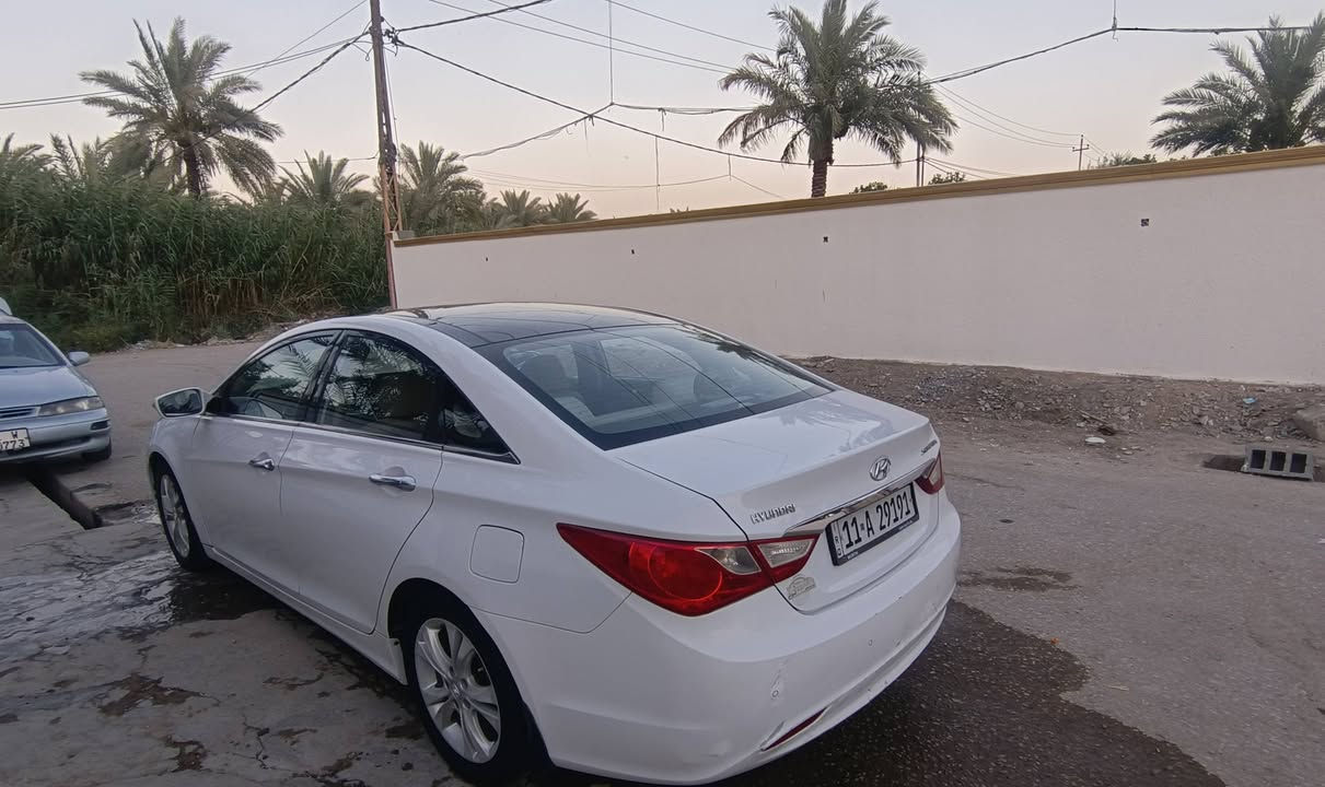 السلام عليكم 
سوناته خليجي 2011
رقم بغداد انكليزي الجديد
مكينه 2400 دوش كير خير من الله
تبريد منضومه جديده 
سياره فول مواصفات عدا البصمه
بنرامه مري شفط اشاير بل مري
قطعتين تبريد السونار مرفق
المكان بابل المسيب
السعر 108 وبيها مجال
***********
