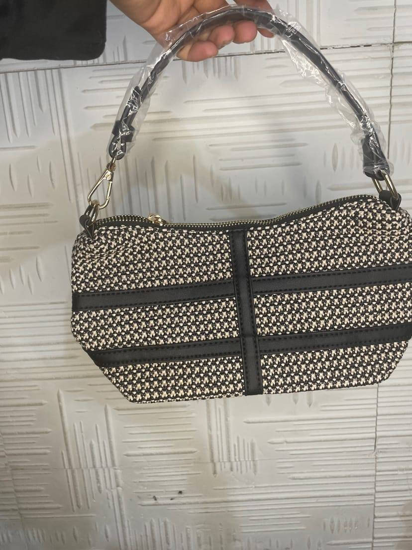 جنط شي كوالتي عالي والسعر نار رررر  للطلب خاص توجد توصيل لجميع المحافظات ارفعو المنشور لطفا


**إذا كنت صاحب هذا الإعلان وتريد حذفه لأي سبب، رجاءا أرسل رسالة إلى الدعم الفني**