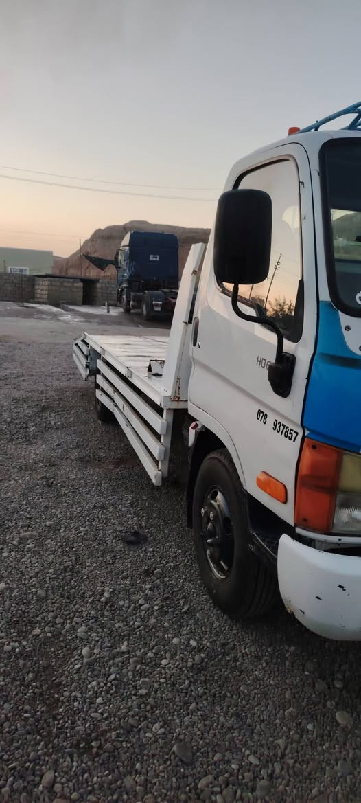 سلام عليكم هونداي سطحيه للبيع موديل 2000محرك وكير واكسن جدد طخم تاير جديد كهربائيات شقاله سياره جديده شرط التحويل لسعر مناسب اتصال ***********)(***********)
