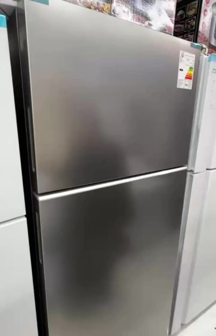 ثلاجة samsung ✅🔥
🔹 سعة كبيرة 528 لتر – مثالية للعوائل 👨‍👩‍👧‍👦
🔹 نظام Twin Cooling Plus – يحافظ على الطعم والرطوبة بدون اختلاط الروائح
🔹 تقنية No Frost – بدون تراكم ثلج ❄️
🔹 محرك Digital Inverter – توفير كهرباء + تشغيل هادئ 🔇
🔹 نظام Convertible 5-in-1 – تحكم كامل وتحويل الفريزر حسب حاجتك
🔹 تبريد سريع (Power Cool / Power Freeze) ⚡
🔹 فلتر تنقية الهواء – نظافة وانتعاش دائم
🔹 تحكم ذكي عبر الموبايل SmartThings 📱
🔹 إنذار باب مفتوح لراحة بالك
✨ تصميم عملي وأنيق:
✔️ ستانلس ستيل مقاوم للبصمات
✔️ رفوف زجاج مقوّى قوية
✔️ درج خضار يحافظ على الطراوة 🥬
✔️ إضاءة LED واضحة وموفرة
 #شركة_الهفهاف #اثاث_مودرن #اثاث_منزلي #اثاث_فاخر #أجهزة_كهربائية_صغيرة #اجهزة_كهربائيه #ترند #ترند_العراق #اكسبلور #اكسبلور_فولو #ترندات #اكسبلور #اكسبلور_فولو #ترندات #اكسبلور #الشعب_الصيني_ماله_حل


**إذا كنت صاحب هذا الإعلان وتريد حذفه لأي سبب، رجاءا أرسل رسالة إلى الدعم الفني**