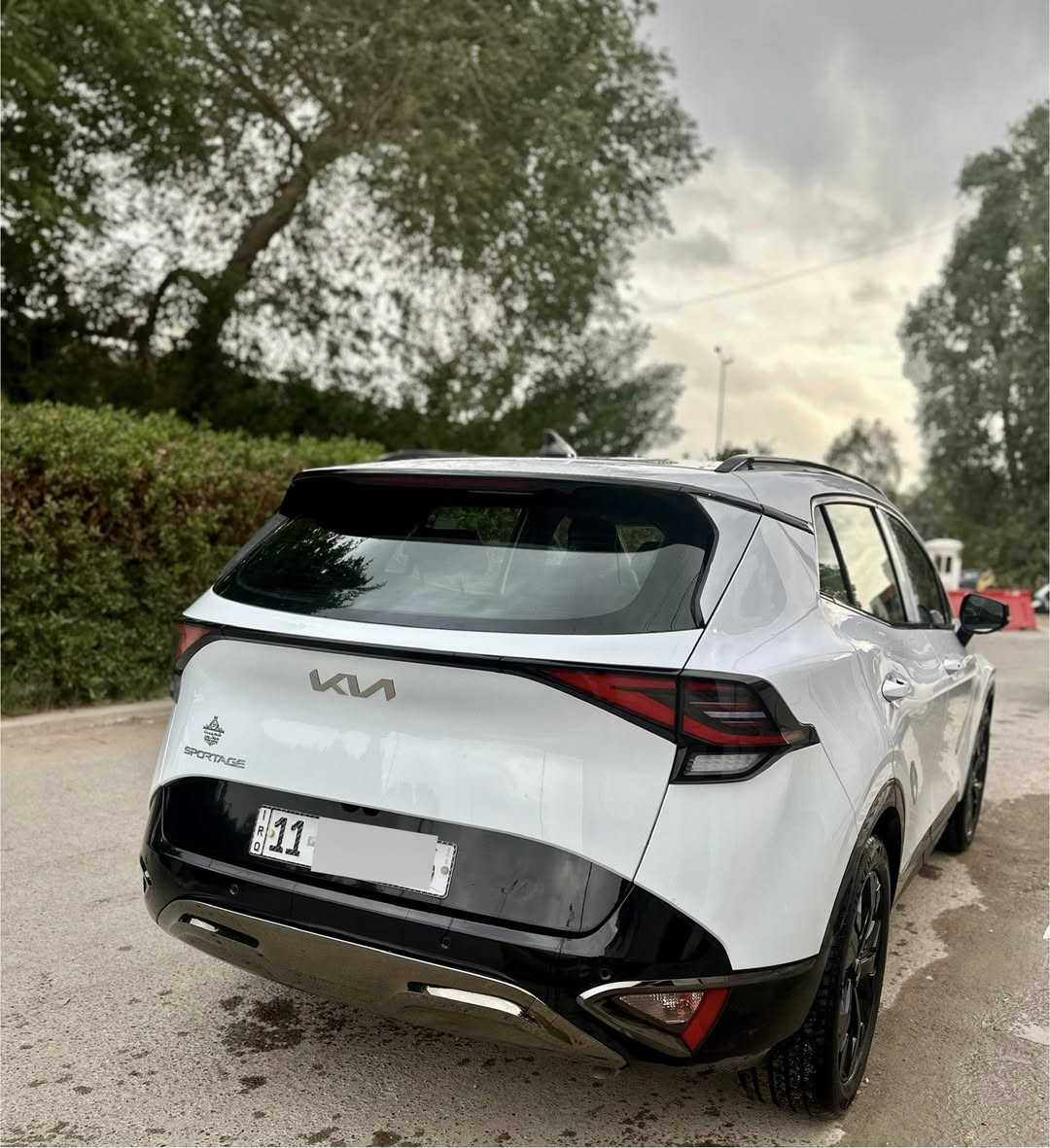 كيا سبورتج 2025 بلاك ايديشن خليجي
فول مواصفات ماعدا فتحه سقف 
 الداخلية: جلد زيتوني مميز (نادر).
 الممشى: 15,000 كم فقط شبه زيرو
 المميزات: شاشة عملاقه، كاميرات 360، رادارات، تبريد كراسي، بصمة.
حالة البدن :أثر حالوب بسيط (مسحوب بتقنية PDR ) 
السعر: [240$]
للتواصل: [***********] بغداد

