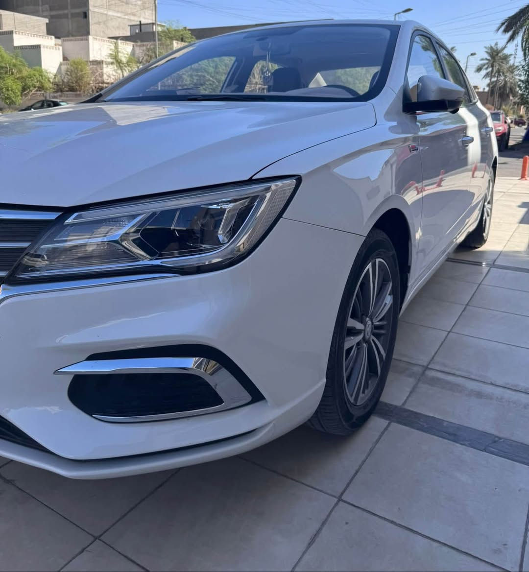 السلام عليكم
MG 5 2023 للبيع 
سياره فول مواصفاة
بصمه 
سلايد 
مري شفط 
مثبت سرعه 
كامرات 360 درجه
داخل جلد 
تدفئه مقاعد 
مكينه 1500
تخم تاير جديد دنلوب 
مغلفه عازل حراري كل الجام
ماشيه 69 الف 
سياره كفاله كير و مكينه 
بيها بارد باب خلفي وتكحيل 
((السياره بعدها بالضمان وصيانتها كلها بالشركه))

السعر [[105]]ورقه وبيها مجال 
مكانها بغداد قرب ساحة ميسلون

الاستفسار 
***********

