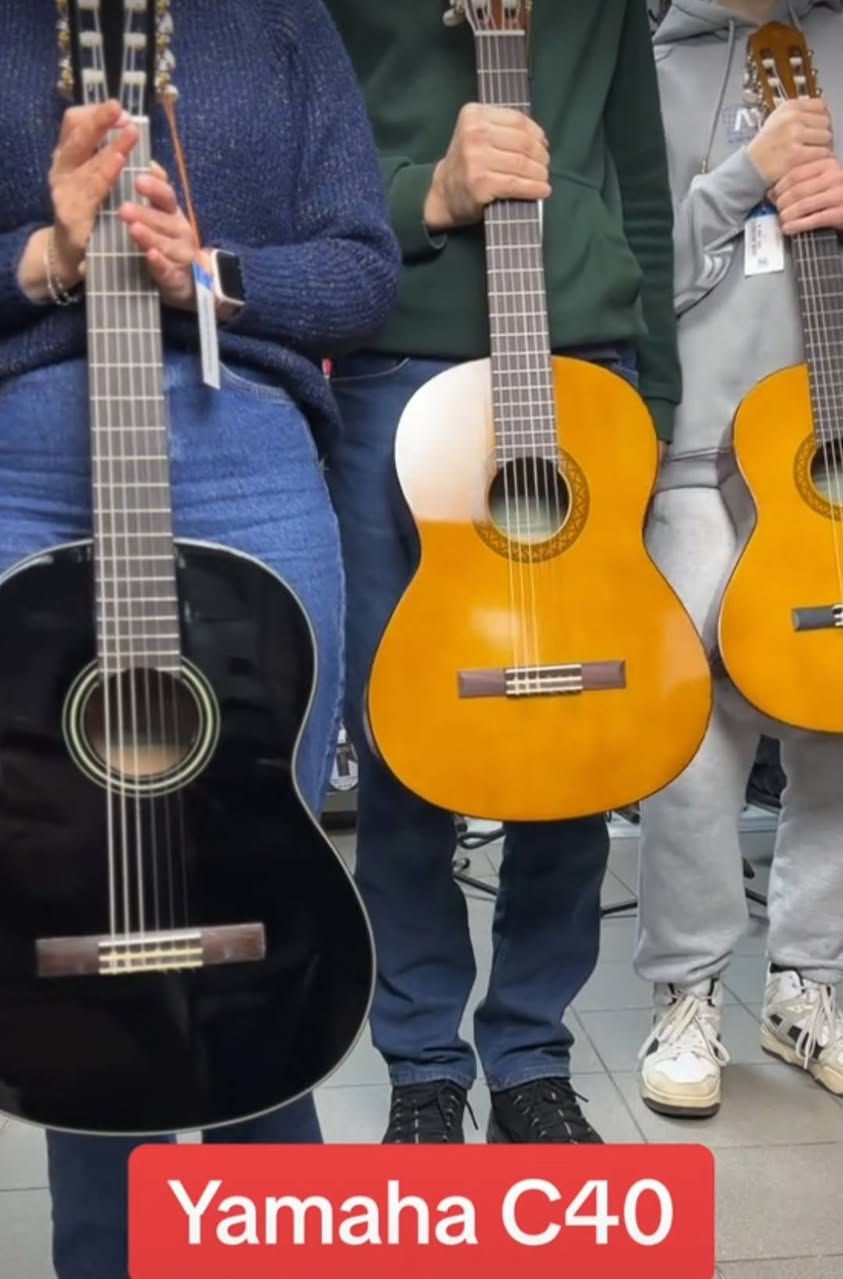 🎸 بعدك تكول "لو عندي گيتار جان تعلمت"؟!
حبيبي مو باقي غير نجيبلك المدرس للبيت 😂
عدنا گيتارات لكل الميزانيات

وإذا خايف الجيران يشتكون من عزفك بالبداية... لا تخاف، كل العازفين المشاهير بدوا بإزعاج المنطقة كلها 🤣
ومتوفرات كل الملحقات اللي تحتاجها 🔥
📱 واتساب: ***********
لا تبقى تتفرج على فيديوهات تعليم العزف وتكول "من باچر أبدي"... باچر من 2023 لحد هسه ما إجه
