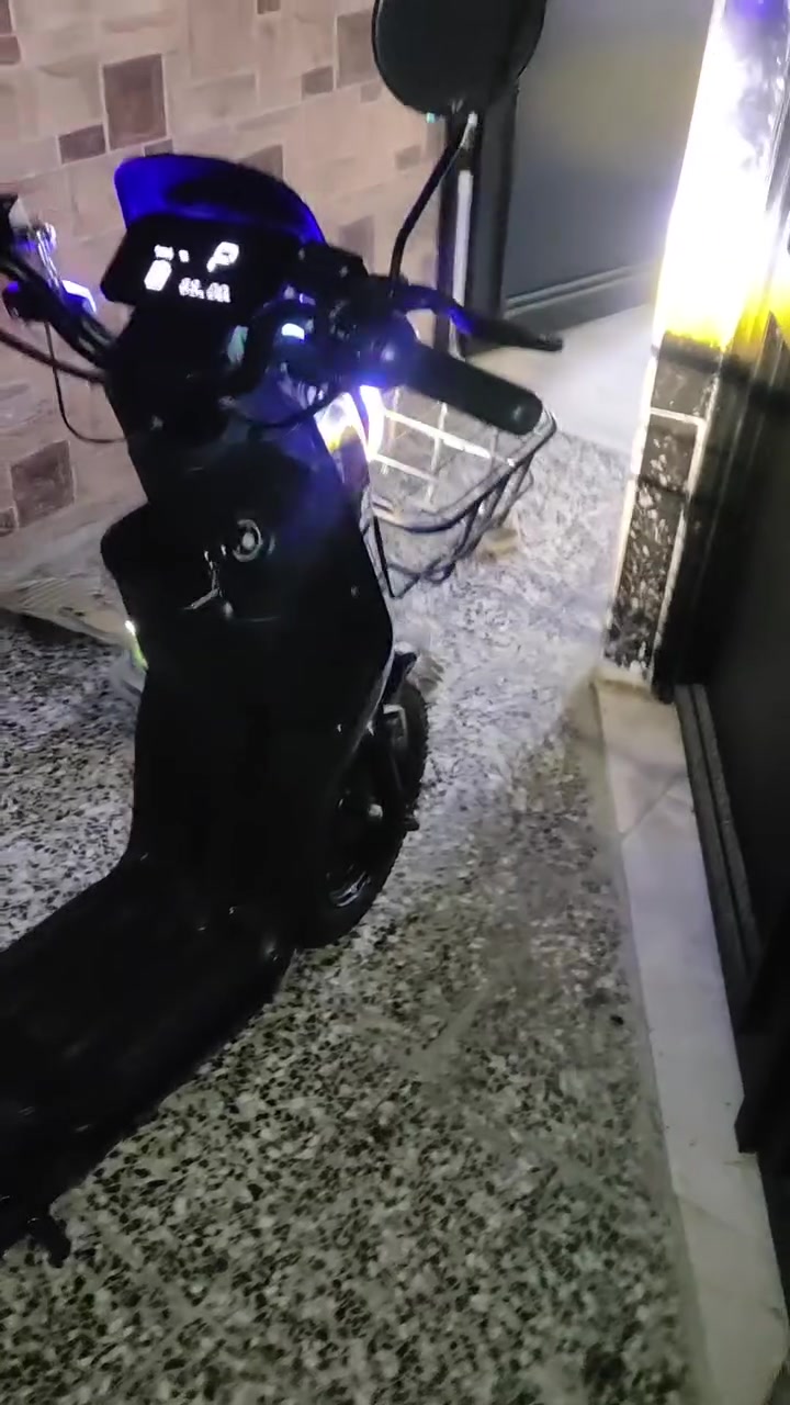 دراجة شحن RAYAN R9 ريان
اخذناها زيرو نظيفه 5 بطاريات كاربون Graphene Carbon
فولط 60 فولت 24 أمبير/ساعة (24Ah) بطارية ممتازه كاربون
تمشيك 70 توصل لل 80 KM بيها كم شخط بالكفر وضربة زغيرة بالكفر وانت تجي تشوفها وتجربها السعر «400» بيها مجال


**إذا كنت صاحب هذا الإعلان وتريد حذفه لأي سبب، رجاءا أرسل رسالة إلى الدعم الفني**