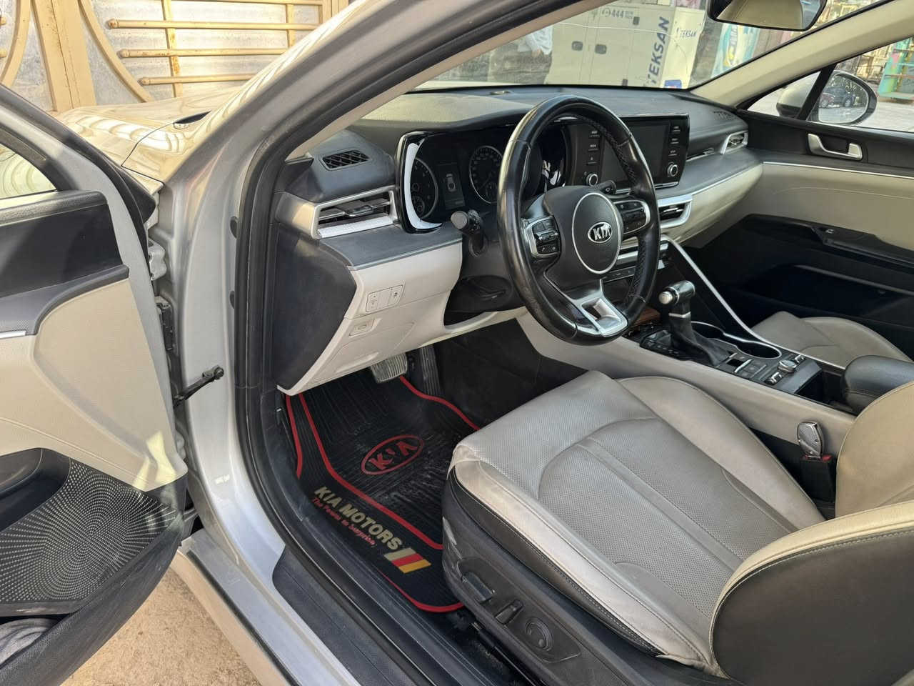 كي فايف ٢٠٢١ خليجي للبيع ضرر طخة بسيطة جداً موضحة بالصور  للتواصل ‭٠٧٨٢ ٢٢٠ ٠٩٠٢‬
