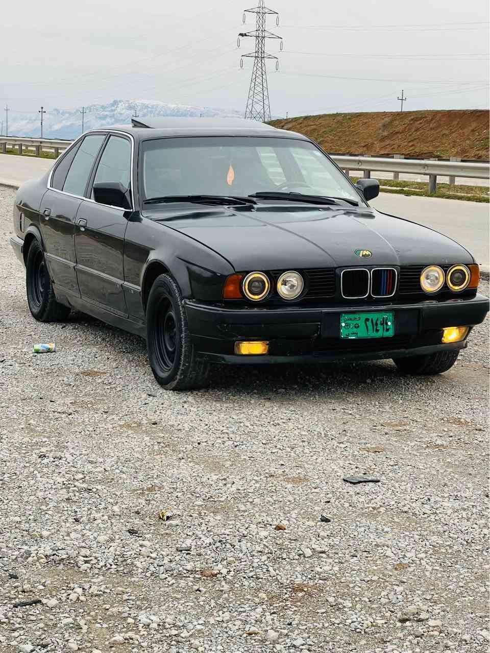 Bmw
تیبینی سیاریەکە ئیمن نیە تیلی خاوەنی بکە 
مۆدیلی ١٩٩٠ 
٥٢٠ گیر عادی 
لیت ئەلقە سلایت جام کارەبای بی بۆیاخ تنیا جاملاخیکی بۆیاخە لەسەر ساخە بی ژوری دحمو لیدراو براوە بەشەرت واجیهەو وەکالە بەشەرت ساحیب وەکالەی مەجودە سبینی بیخەرە سەر ناوی خۆت باکانەو هەزیە سحر ٢٨ تۆزیک محامەلە 
*********** أربيل, العراق
