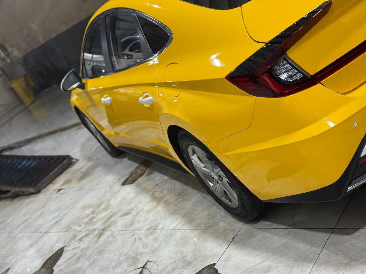 السلام عليكم :

🚗 للبيع |  سوناتا 2023 وارد كوري دخول جديد على ايدي قبل شهرين  | رقم واسط | سنوية جديدة بأسمي التحويل ثاني يوم . 

المواصفات:

• محرك 2000 / غاز  ابلادي فقط 

• ⁠( السيارة على ايدي ما مشتغلة ابد خط جوال  )  
 كشنات جلد

• مري قلاب مثبت سرعه 

.نظام تحديد مسار 

. هاندبريك بصمه + اوتو هولد للتوقف في الازدحامات 

الحالة: تبديل جاملغ + بنيد بالعراق

والباقي ع وضع كوريا . 

📍 الموقع: واسط

للاتصال : ***********
