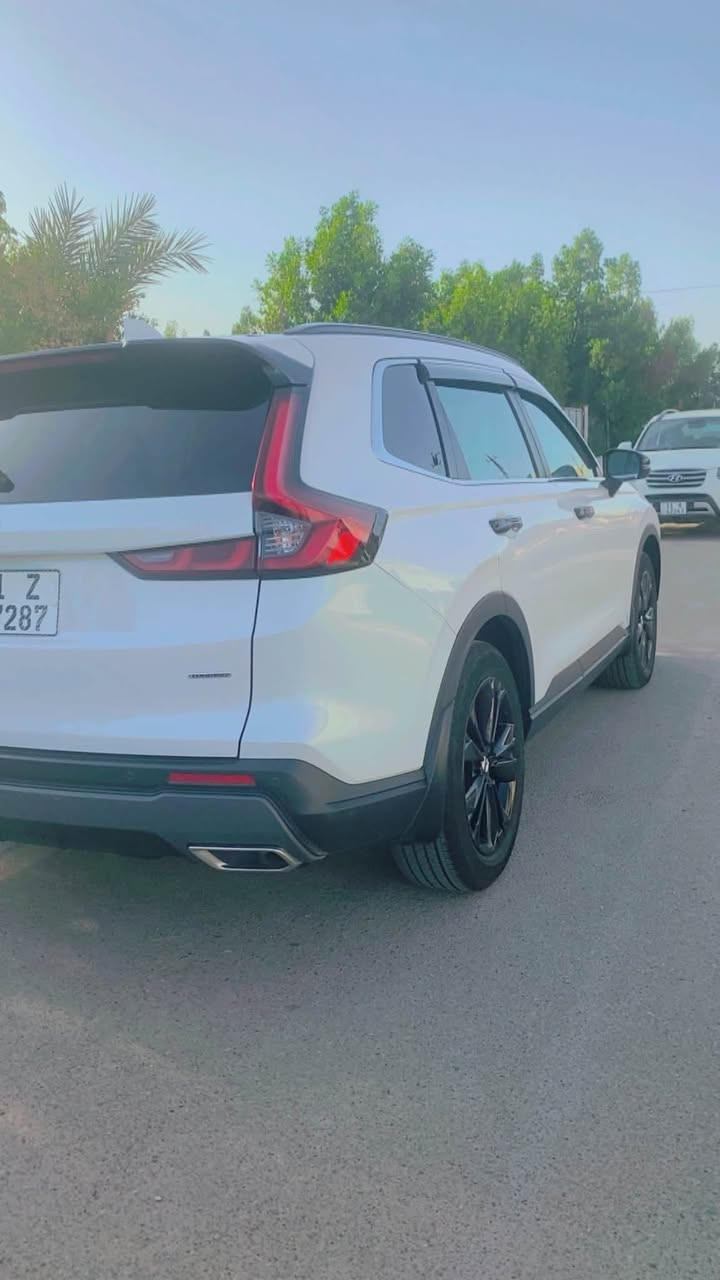للبيع فقط – هوندا CR-V Touring موديل 2024 (وارد كندي)

🚗 المواصفات:

* اللون: أبيض
* الممشى: 57 ألف كم
* الفئة: Touring (أعلى فئة)
* السيارة مدامة من جميع الجهات.

ملاحظات الحادث:

* جاملغ أمامي جهة السائق مبدل (تجاري).
* البنيد الأمامي مصبوغ بسبب حادث في كندا.
* يوجد شبران ضرب بالجنطة (تم توضيحه بالصور).
ايرباك دركة طاك وراجع ستتم وايرباك بردة جهة السايق مصلح
الصيانة:

* تبديل زيت الكير وزيت الاكسل ودهن البريك سيارة مدامة من جميع النواحي
* مكان سيارة بغداد اليرموك او المحمودية
* للاستفسار
* ***********
* سعر 23500$ وبيها مجال حك الجية
* كل التفاصيل كدامك
* والله يكتب النا والكم الخير
