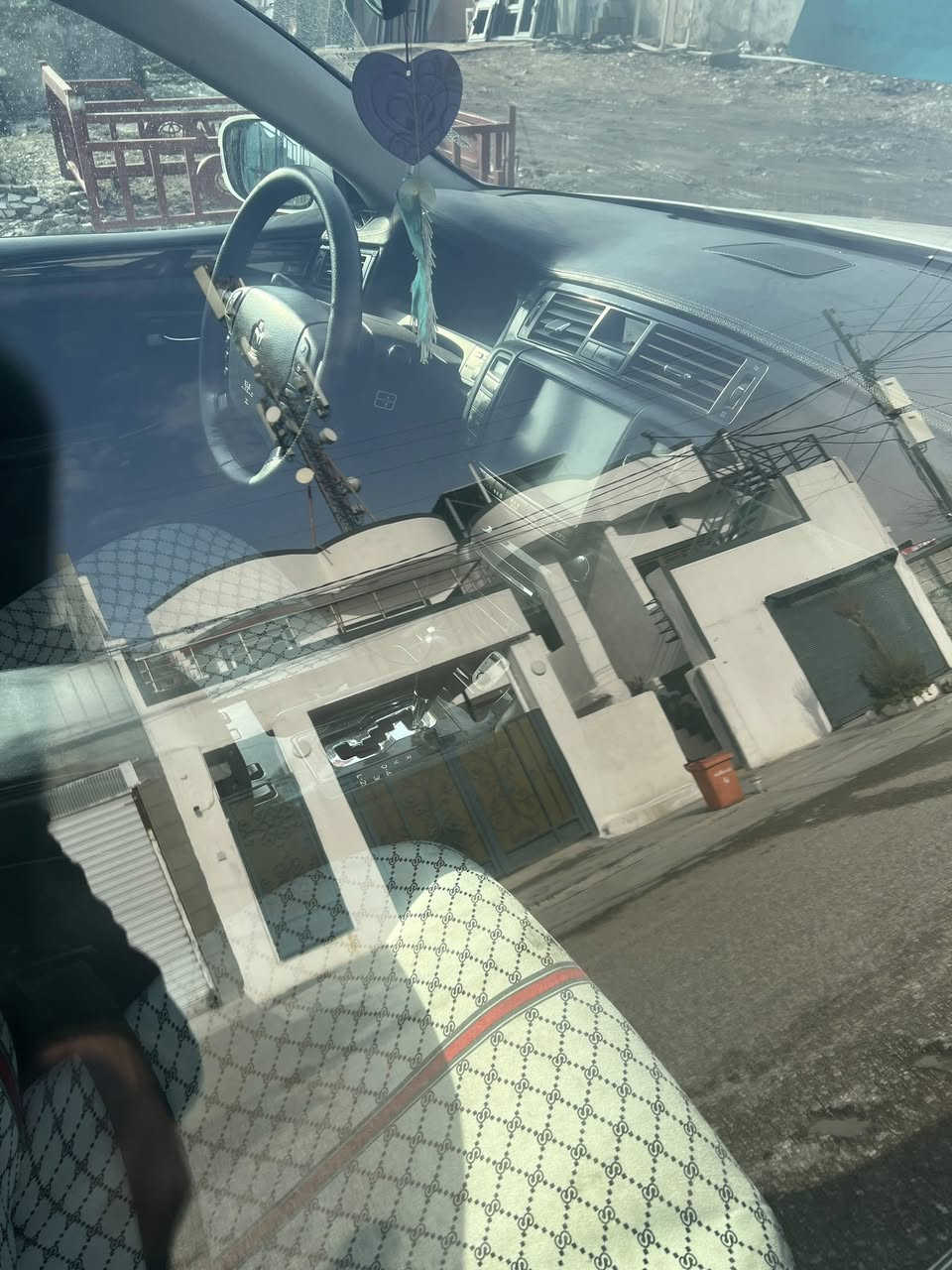 سپۆرت ٢٠٠٥ناو ڕەش
موس

سەیارەکە جایزەو هی مالانە  مەسروف کراوە

پینج پارچەی ئەوروپایە بئ لئ دران

سئ دوگمە + سلایت+ ئاوینە ئیشارەت+ ویل دینگە

تەقەو ڕەقەی نیە ماڵی دۆستە

شارەزوور

0750 170 3118
