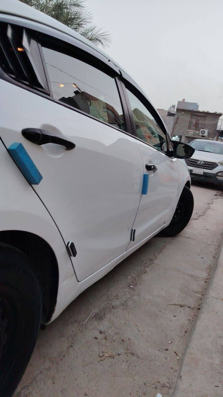 سلام عليكم
للبيع  
كيا فورتي موديل2017 باسمي سنوية وهزه ورقم جدد  
وارد امريكي:    الحادث مرفقه مع المنشور سيارة 
مواصفات معروفه  
كامره دواره 
تحكم استيرن جهتين 
تبريد تدفى مكفولات
ماشيه140 الف  
حجم المحرك 2000 دوش مكفول 
وبعد بيها مواصفات حلوه 
سياره جديده وجاهزه مكينه وكير وحداده وتخم تاير 
مــكــان-ســياره- بغداد العبيدي 
الـــسعر:110  
الاستفسار اكثر 
***********
