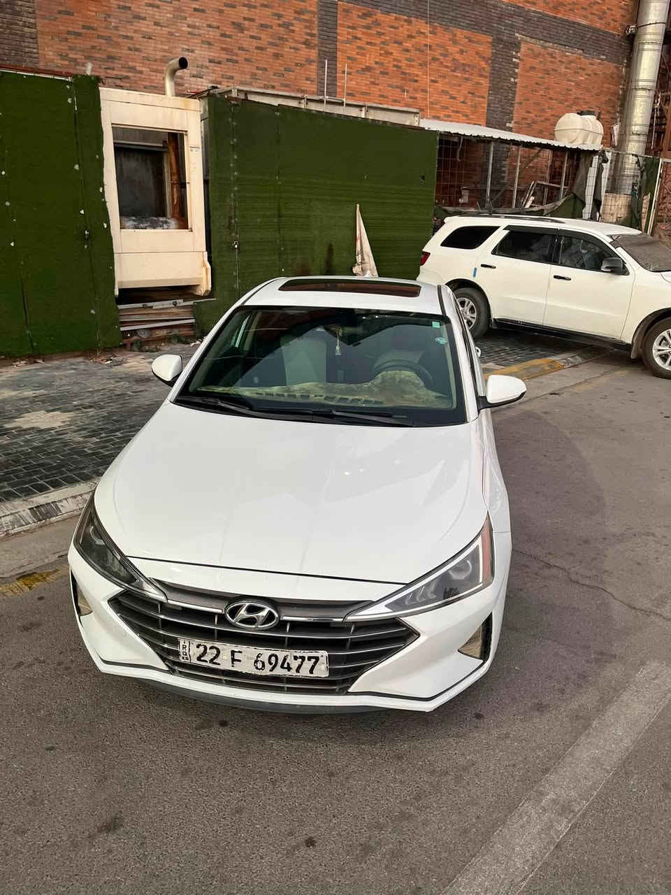 السلام عليكم 

النترا 2019 وارد امريكي 
مكينة دوش 2000
كير AT المرغوب
سيارة شبه فول فتحة بصمة تشغيل 
وبصمة ابواب تدفئة كشنات ورادارات وانظمة قيادة وشاشة كبيرة وغيرها 
سونار قديم صار وراه صبغ بهلال الجاملغ جهة السايق
السيارة بدون ايرباكات
رقم اربيل بأسمي تحويل ثاني يوم 
ماشية  86 mi
  سعر 125 ورقة
كوت
رقم تليفون ***********
