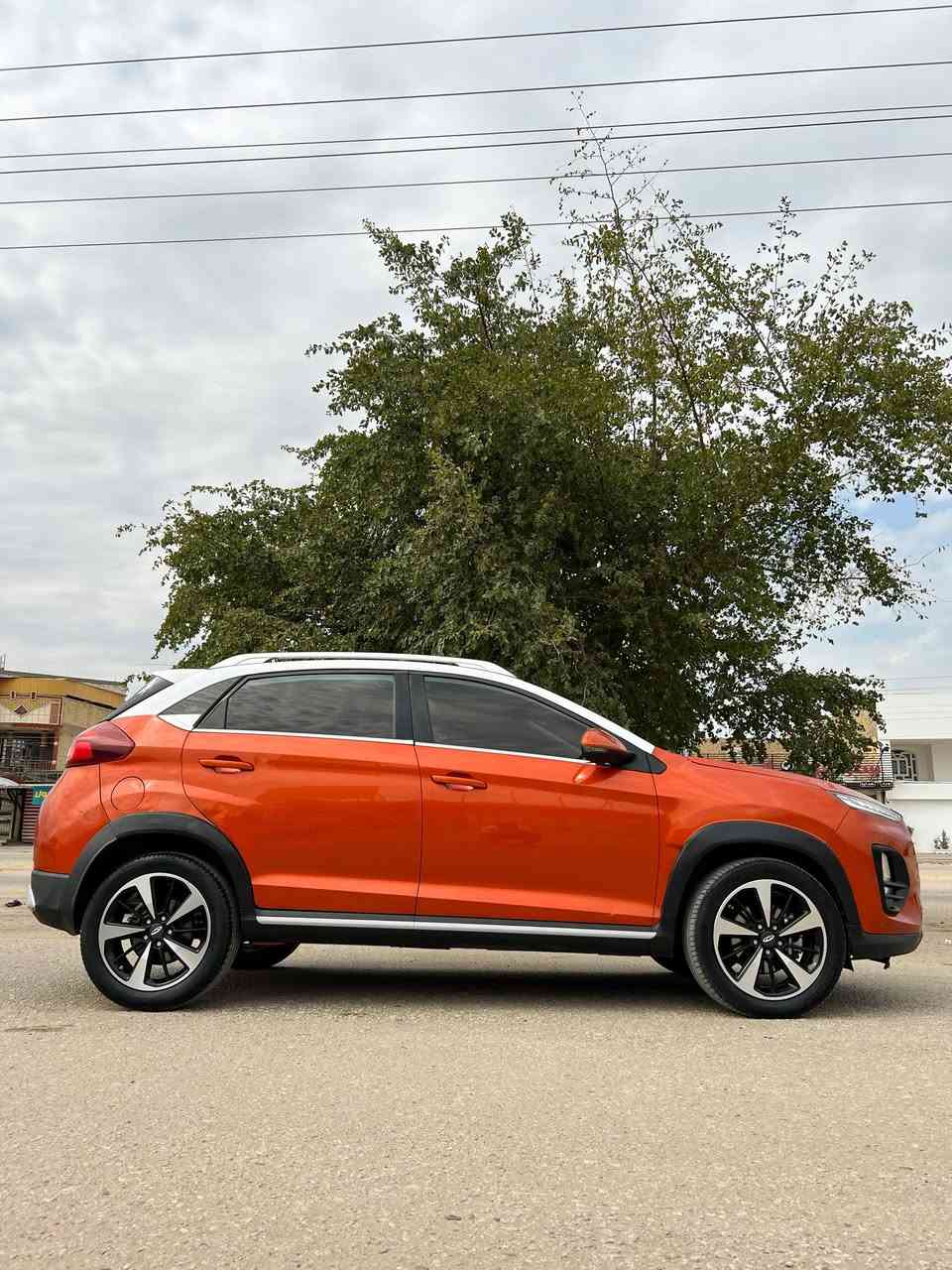 سيارة تيكو 2 برو
موديل 21 لونين مشمشي - ابيض 
مكفولة ( كير - محرك ) شرط 
تبريد  ثلاجة 
السيارة ماشية 73 الف 
فتحة 
مثبت سرعة 
شاشة بلادية كار بلي + كاميرا دوارة 
دواخل جلد لونين 
حساسات خلفية 
اشاير بالمري 
وباقي المواصفات معروفة 

السيارة بيها حادث بسيط قبق جنطة نفس الدعامية الاصلية  وبيها بارد يم هلال الجاملغ عكس السايق والصور كدامكم 

بسسعر 85 وبيها مجال بسيط 🩵

رقم اربيل / تريد تحويل - وكالة 
عنواني النجف الاشرف 
***********
