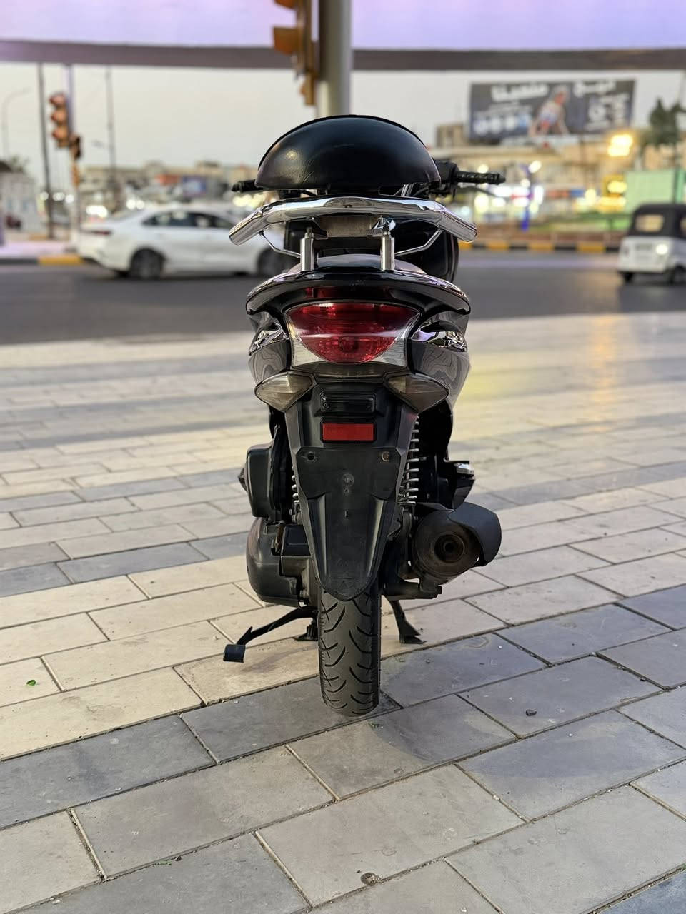 السلام عليكم للبيع دراجه pcxجيل الاول  دراجة  ماخذها رمبه الدراجه وأعلى ايدي حجم مكينه 150ياباني الاصلي دراجه جديده مال جناي وعلئ ايدي لون اسود
ياباني الاصلي دراجه كامله أستان كهربائي حساس ازدحام سويجات دراجه جديده الدراجه  احلا من الصور مال جناي المكان بغداد دراجة مكفوله اي نقص مابيه السعر 1250
وبيها مجال بسيط  
اي استفسار ***********
