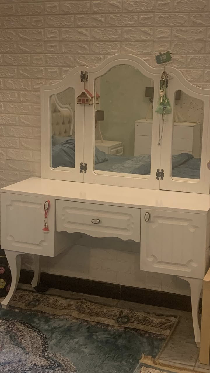 للبيع مستعجل
مستعمل نظيف 8 قطع
 *********** واتساب
