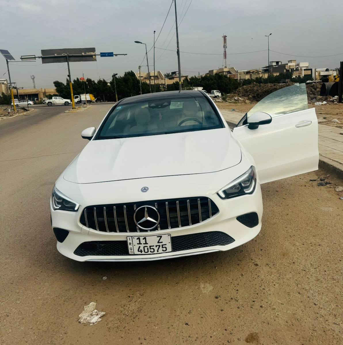 السلام عليكم
‏مرسيدس بنز 2023 
‏CLA 250 رقمها بغداد وسنويتها جديدة تحويل مباشر أن شاء الله فول مواصفات 
‏وهذه أبرز مواصفاتها
‏كاميرا خلفية والتحكم على المنحدرات وتدفئة مقاعد وبانوراما وبصمة تشغيل ودخول ذكي لجميع أبوابها ومثبت سرعة ومراقبة النقطة العمياء وإنارة محيطية ب 64 لون وأبل كاربلي ورادارات ومقاعدها كلها جلد
‏حادثها قطعتين تبديل (جاملغ أمامي والبنيد) للعلم مبدلات ببلادي ومصبوغات
‏والسيارة (VIB)
‏سعرها 280 ورقة 
‏العنوان بغداد البكرية
‏للتواصل واتساب أو إتصال 
‏***********
‏
