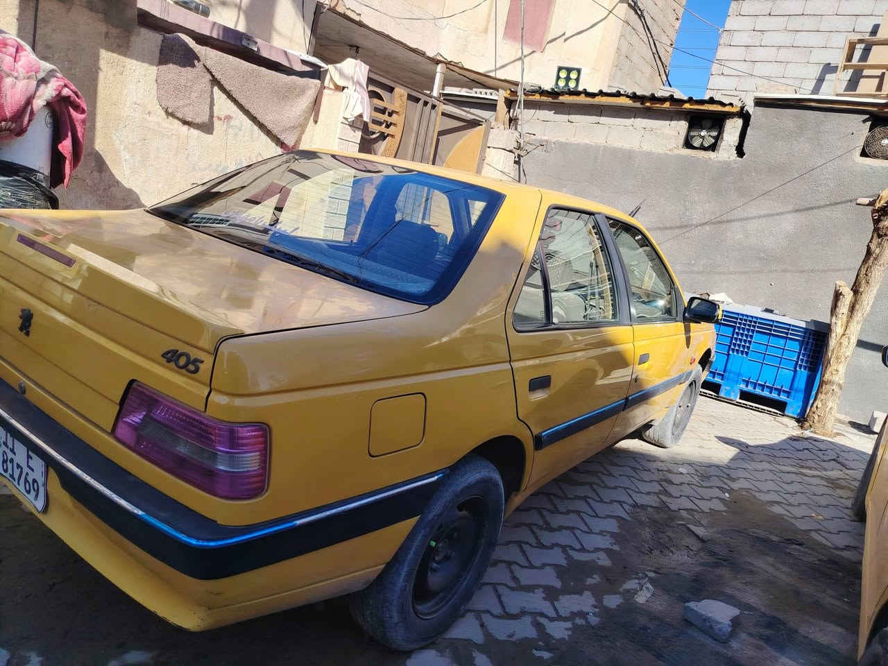 السلا عليكم بيجو 405للبيع موديل 13 السعر 40بيهه مجال المكان كربلاء
شهدا الملحق رقم الهاتف ***********
