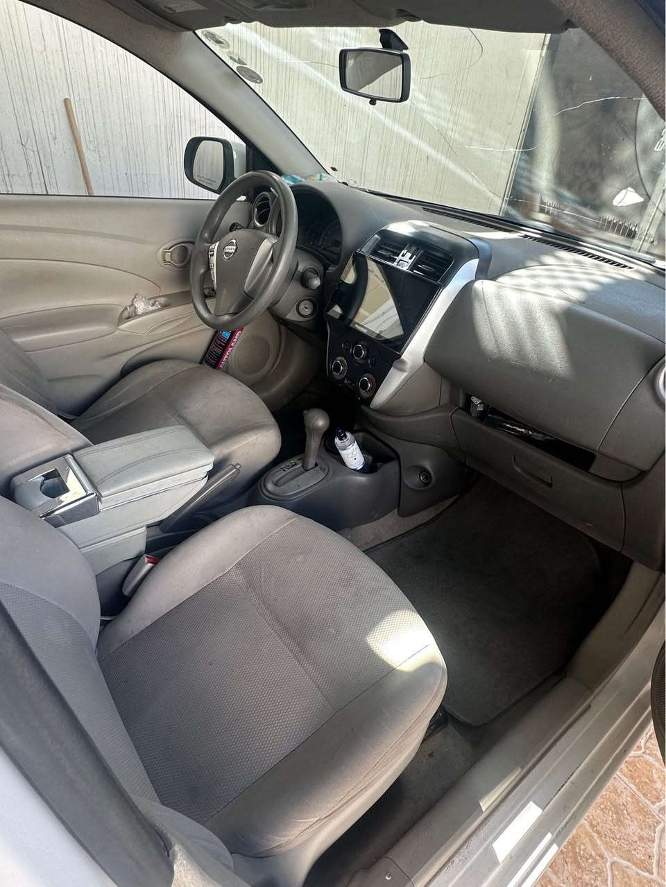 نيسان سني فول مواصفات  
موديل 2019  
سنوية جديد 2029 
دفتر بنزين
ماشي ١١٠ 
كاميرا خلفي حساس خلفي  شاشه ايباد كار بلي  
سيارة جديدة كلش نضيفة مال بيت
كلين تايتل فقط بي اثنين باب رصعات بسيط 
تبريد ثلج محرك گير كله بشرط

📍مكان سيارة كركوك
*********** واتس اب فقط كركوك, العراق
