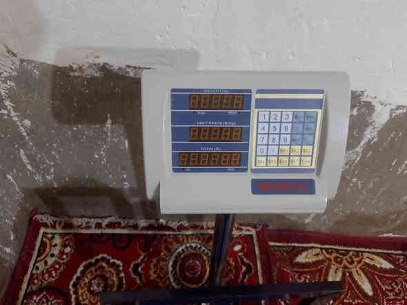 ميزان كبير للبيع استعمال قليل الوزن الكلي ((600)) كيلو ***********واتساب السعر 85وبي مجال قليل
