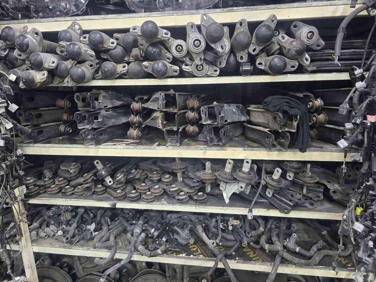 السلام عليكم ورحمة الله وبركاته
كل قطع غيار اللكزس تتوفر وتتدللون 
من دبي إلى بغداد وإلى باقي المحافظات 

وعندي هذه الفلنجات والدسكات 
للـ Rx350 موجودات ببغداد 

رقم التواصل واتس آب فقط 
https://wa.me/9647709877070

مع تحياتي وتقديري للجميع 
أخوكم اياد
