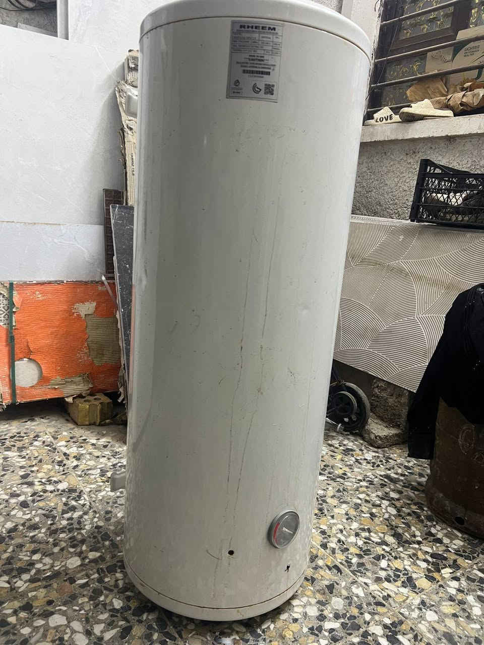 سلام عليكم غراض للبيع كلمن وسعرها ***********
