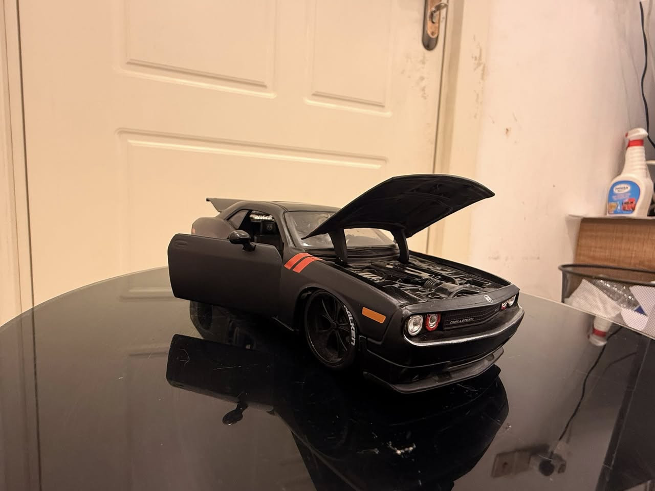 Dodge Challenger SRT8 1:24 Model
قطعه حلوه نادره.    تفاصيل حلوه. 35 الف يوجد توصيل


**إذا كنت صاحب هذا الإعلان وتريد حذفه لأي سبب، رجاءا أرسل رسالة إلى الدعم الفني**