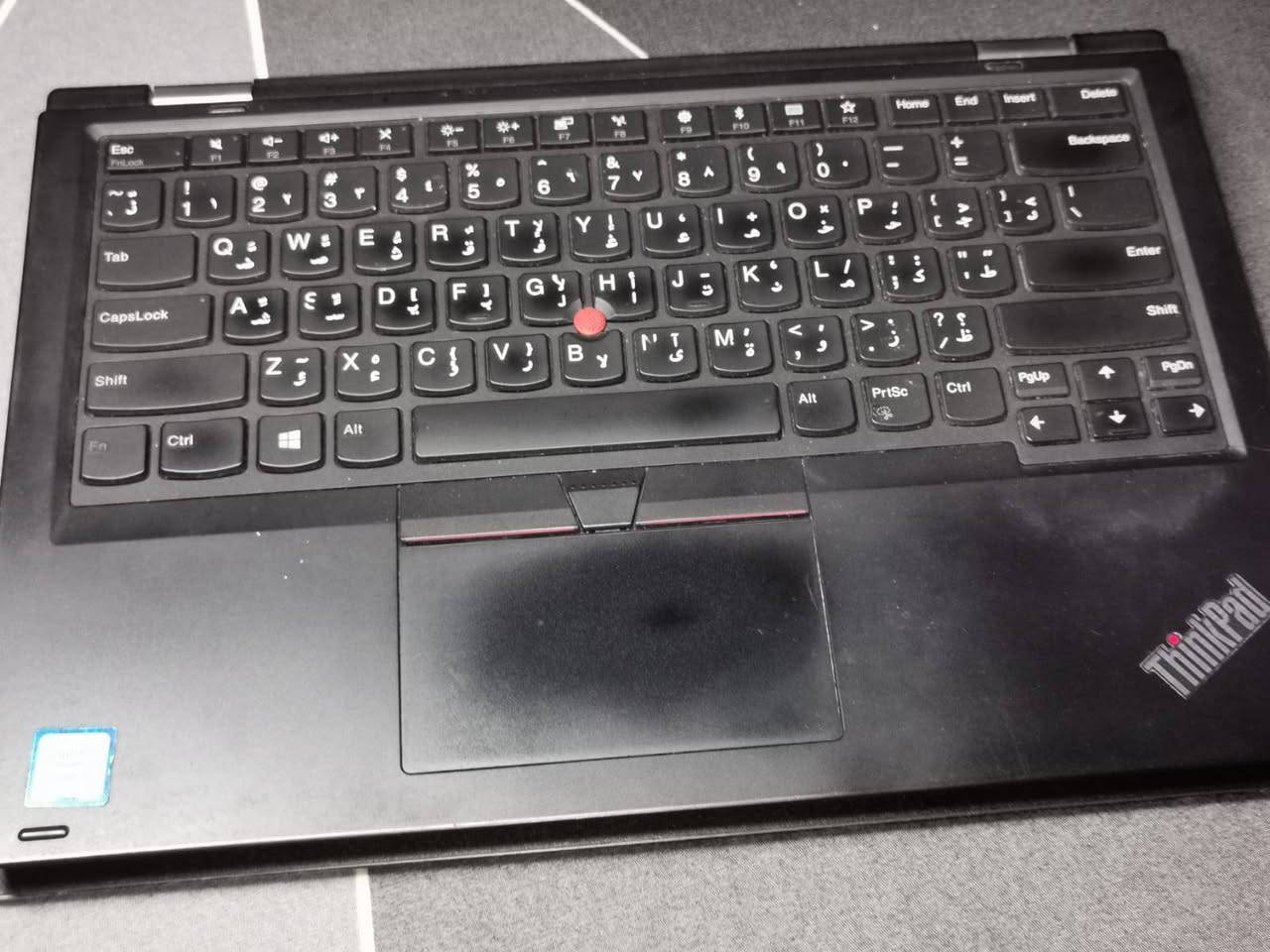 ​💻 للبيع: لابتوب Lenovo ThinkPad L380 Yoga (متحول 2 في 1) بحالة ممتازة
جهاز عملي وقوي جداً يجمع بين أداء اللابتوب وسلاسة التابلت، مناسب جداً للطلاب، المهندسين، والمبرمجين بفضل شاشته التي تدعم اللمس والقلم الذكي المرفق.
​🔍 المواصفات التقنية (Specs):
​المعالج (Processor): Intel® Core™ i5-8250U (الجيل الثامن) بسرعة تصل إلى 1.80 GHz.
​الذاكرة العشوائية (RAM): 8 GB DDR4.
​الهارد (Storage): سريعة جداً من نوع SSD بحجم 238 GB (Toshiba M.2 NVMe) لضمان إقلاع النظام والبرامج في ثوانٍ معدودة.
​كرت الشاشة (Graphics): Intel® UHD Graphics 620.
​الشاشة (Display): شاشة باللمس (Touch Screen) تدعم حتى 10 نقاط لمس مستمرة، بدقة ممتازة.
​المميزات الإضافية:
​تصميم متحول (Yoga) يمكن قلبه بزاوية 360 درجة لاستخدامه كجهاز لوحي (Tablet).
​يحتوي على القلم الذكي الأصلي المرفق (Stylus Pen) مدمج داخل جسم اللابتوب للكتابة والرسم الرقمي.
​كيبورد مريح جداً يدعم اللغتين العربية والإنجليزية مع النقطة الحمراء الشهيرة (TrackPoint) لسلسلة ThinkPad.
​🔹 حالة الجهاز:
​مستعمل بحالة جيدة جداً ونظيف تماماً.
​جميع الأجزاء واللمس والقلم يعملون بكفاءة 100%.
​💰 السعر:
​السعر المطلوب: 300 الف


**إذا كنت صاحب هذا الإعلان وتريد حذفه لأي سبب، رجاءا أرسل رسالة إلى الدعم الفني**