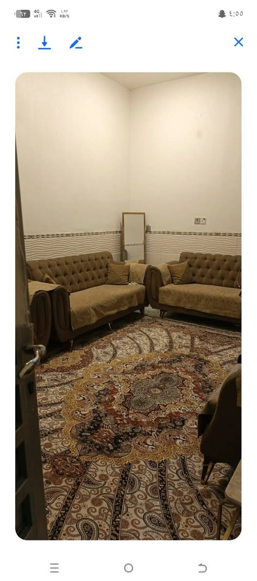 سلام عليكم بيت منطقه حي الفرات مساحه ١١٠ يحتوي عله أربع غرف نوم ويحتوي عله 2 صاله و مطبخ حار و مطبخ بارد 2 حمام مجاري وتبليط البيت عله شارع ١١ للاستفسار *********** موجود وتساب
