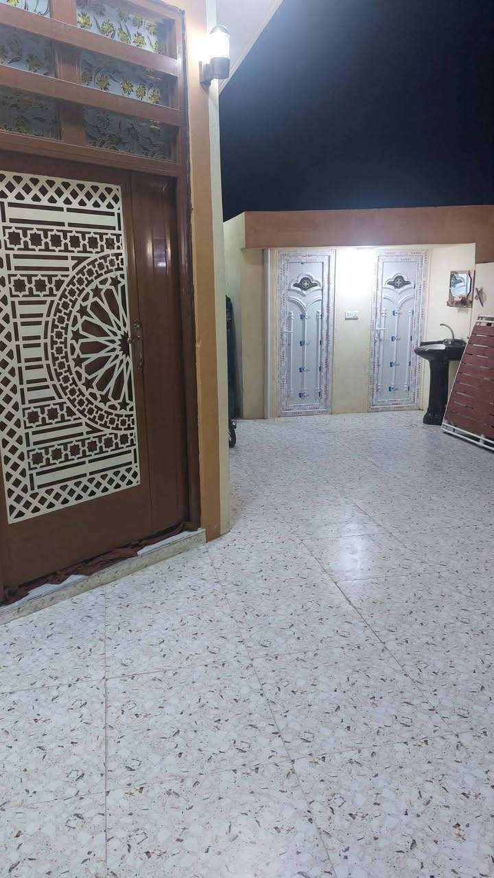 دار للبيع بناء حديث فول حي العسكري السيادين مقابل اسواق المرهون البيت بلديه للاستفسار اتصل /***********
