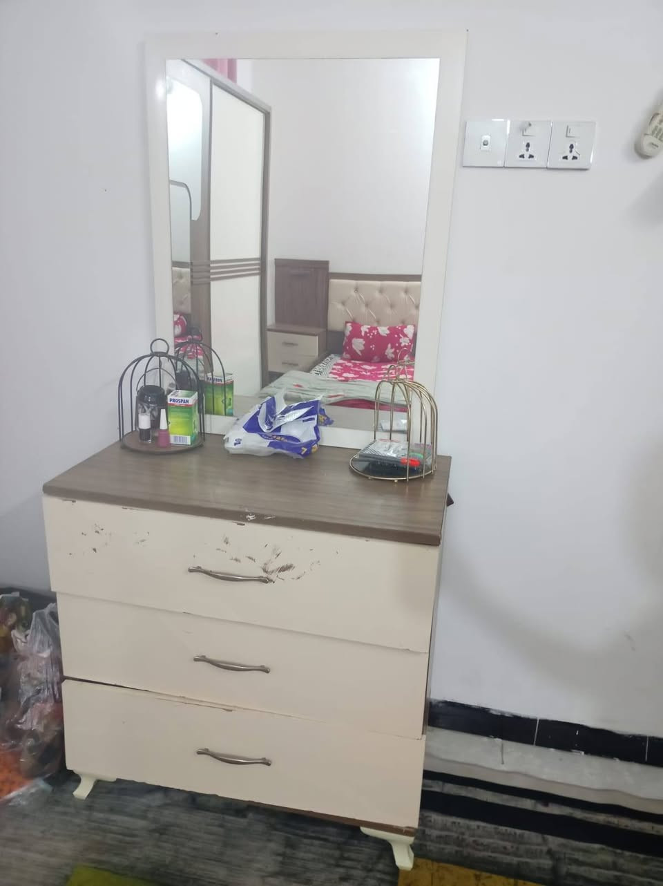 سلام عليكم عندي غرف نوم ٥ قطع ضرر مالت الجربايه والميز توليت المجرات واكاعت بس يراده تبديل سجه السعر ١٥٠ وبيه مجال


**إذا كنت صاحب هذا الإعلان وتريد حذفه لأي سبب، رجاءا أرسل رسالة إلى الدعم الفني**