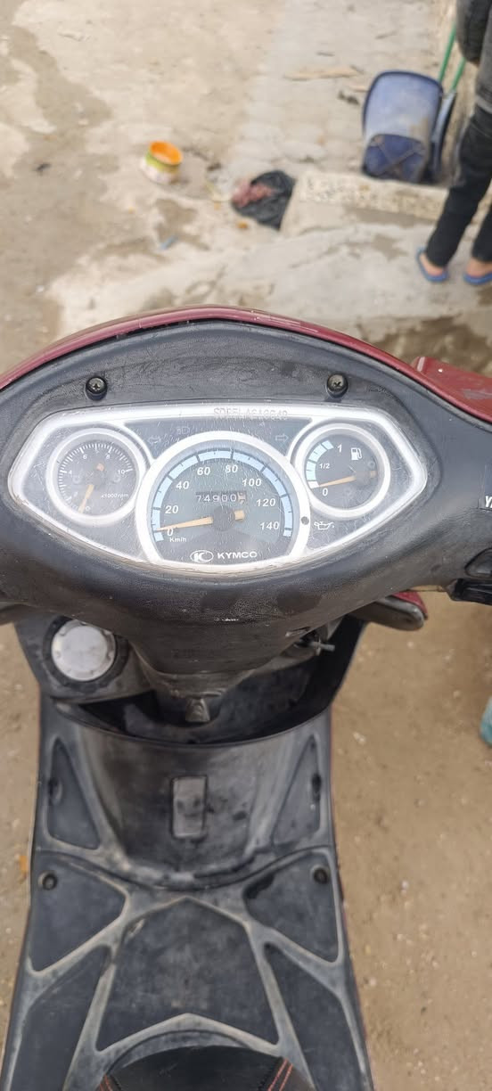 كامكو جي فور دراجه برغي ما عايزه كلها بلاديه اشاير هورن سلف لايت  رون سرعه كيج بانزين كلها شغاله دراجه نضيفه كلش سعرها 325 وبيها مجال مكاني نجف حي الشرطه ***********
