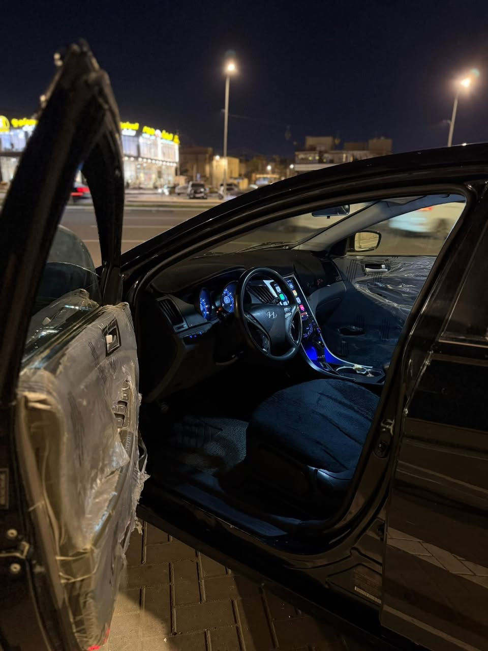 السلام عليكم 
سوناتا 2014 أصل بانزين 2400 GDI 
ادوات مكصوصه جنطه متومه ارقام وسنويه شمالي
مواصفات نص فول 
شاشه كار بلي تعرض تلفون
كامره خلفيه
حساسات خلفيه 
تخم تاير طك جيس و ويل حديث 
السياره جاهزه من كلشي كير محرك حداديه تبريد كفاله
تبريدها كلش قوي ثلج
مكاني بصره القبله *********** 
‏.
