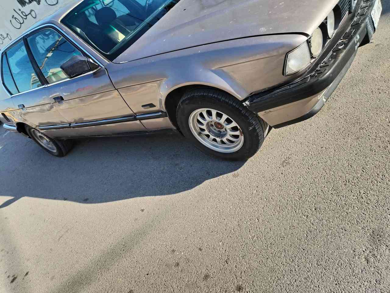 السلام عليكم بي ام موديل 87  حجم 735 مكينه وكير كفاله كهربائيات كله شغال صدر وحدايه خير من الله تخم تأير جديد
راعيه بتكريت راح رقمه مني اتعهد سرقه وعشاير السعر 25وبي مجال بسيط بيع أو مراوس حسب قناعه الاستفسار *********** مكان واسط كوت مركز مدينه
