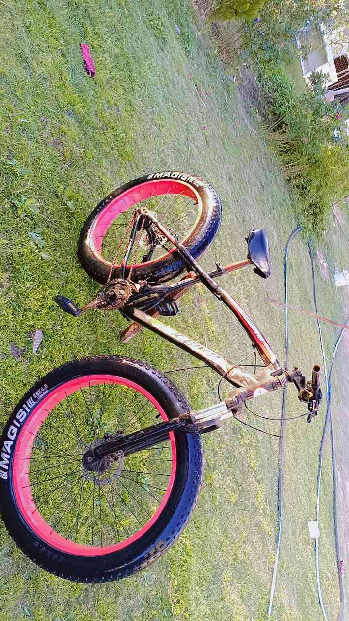 سلام عليكم بايسكل Fat Tire Bikeللبيع السعر 100وبي مجال تواصل على هذا الرقم بي واتساب ***********
