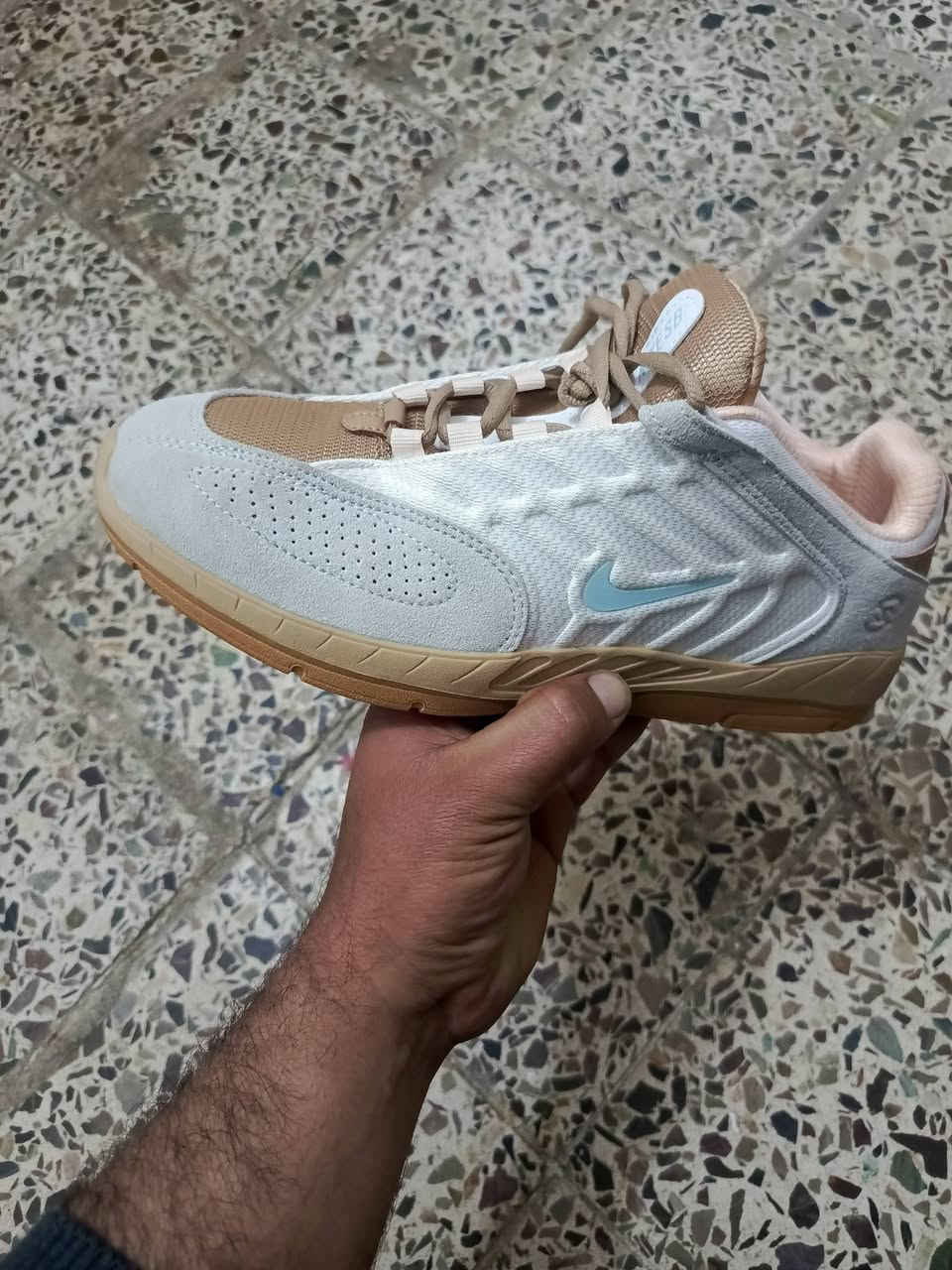 نايك قياس 44
سعره 30 
يوجد توصيل ***********
