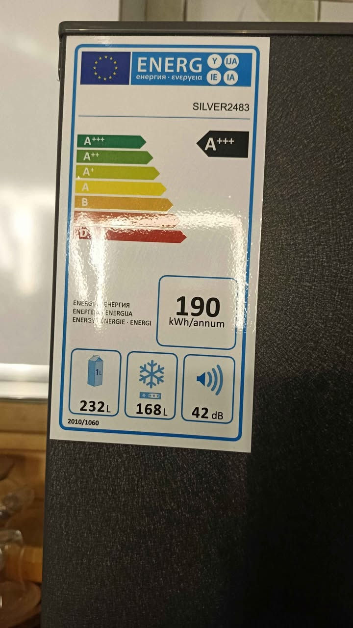 جديدة مستعملة اقل الشهر تباع بسبب السفر

ثلاجة من نوع سايد باي سايد (Side by Side) من علامة LG التجارية، وتتميز بضاغط إنفيرتر مزدوج (Dual Inverter Compressor) لتوفير الطاقة. 
نوع الجهاز: ثلاجة منزلية (سايد باي سايد).
المميزات الرئيسية: تقنية ضاغط إنفيرتر المزدوج لتبريد فعال وتوفير الطاقة.

أبرز مواصفات 
تقنية الضاغط (Inverter): الجهاز مزود بضاغط عاكس (Dual Inverter Compressor) الذي يساعد في توفير استهلاك الطاقة الكهربائية بشكل كبير وتقليل الضجيج.
لوحة التحكم الذكية: توجد شاشة تحكم رقمية سوداء في واجهة الباب (Smart Control) تتيح ضبط درجات الحرارة واختيار أوضاع التبريد المختلفة.
التبريد السريع: تدعم الثلاجة خاصية التبريد السريع (Faster Cooling) الموضحة في الملصق السفلي، مما يساعد على تبريد الأطعمة في وقت قصير.
التشغيل الهادئ: صُمم الجهاز ليعمل بهدوء تام (Quieter than a whisper) لتقليل الضوضاء في المكان بغداد, العراق


**إذا كنت صاحب هذا الإعلان وتريد حذفه لأي سبب، رجاءا أرسل رسالة إلى الدعم الفني**